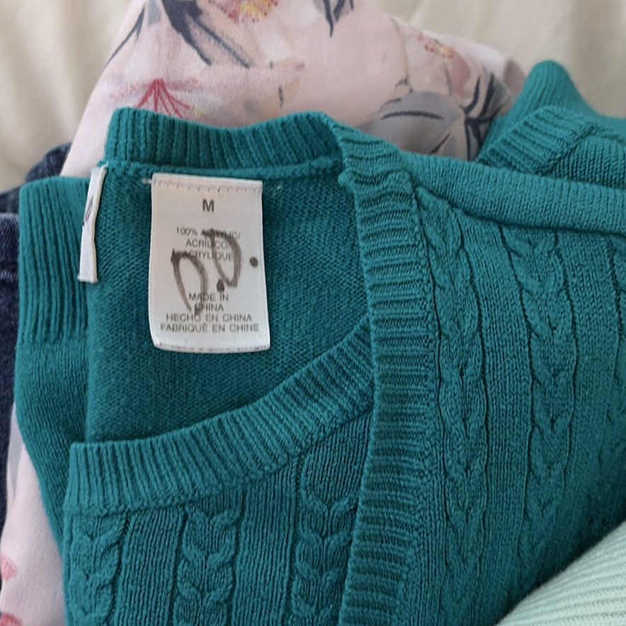 Assorted Bedding, Curtains, and Clothing Items - image 6 of 11