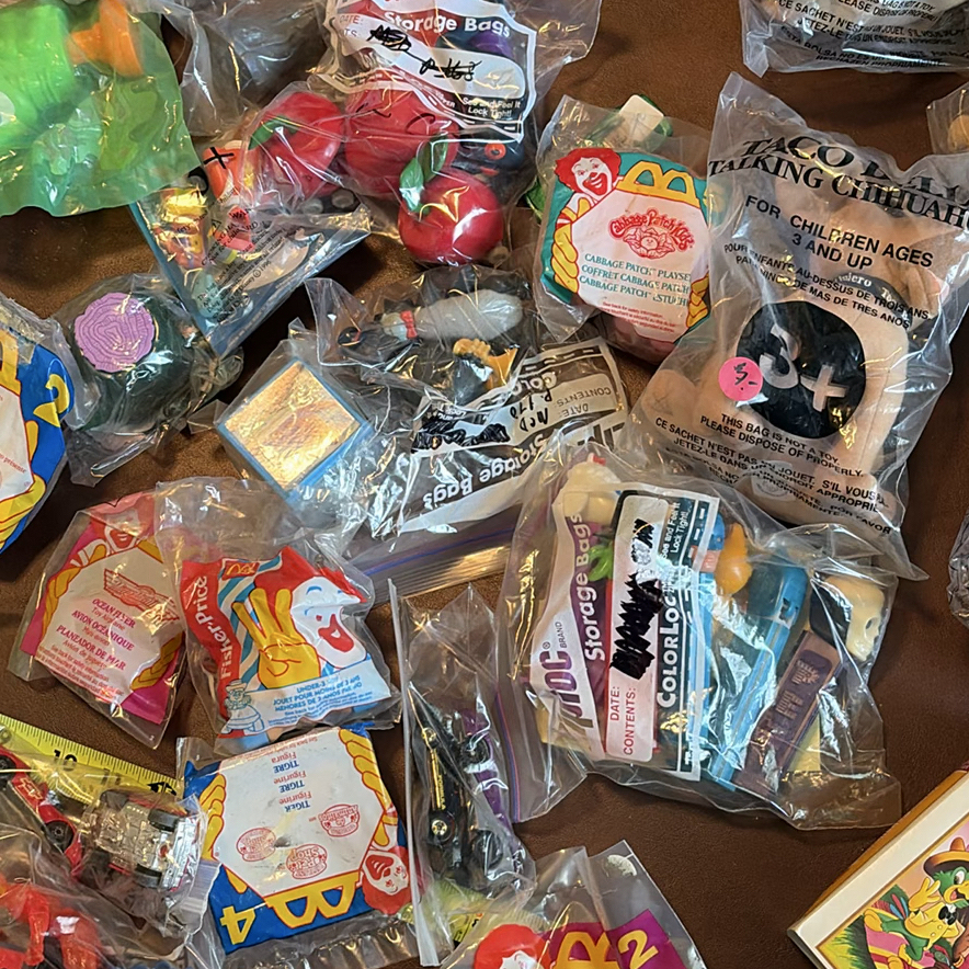 Assorted Fast Food Promotional Toys and Small Collectibles - image 9 of 9