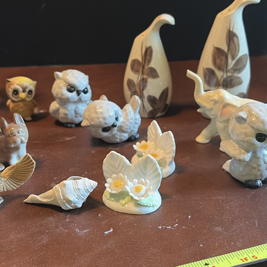 Mixed Ceramic Animal Figurines, Seashells, and Decorative Items - image 7 of 10