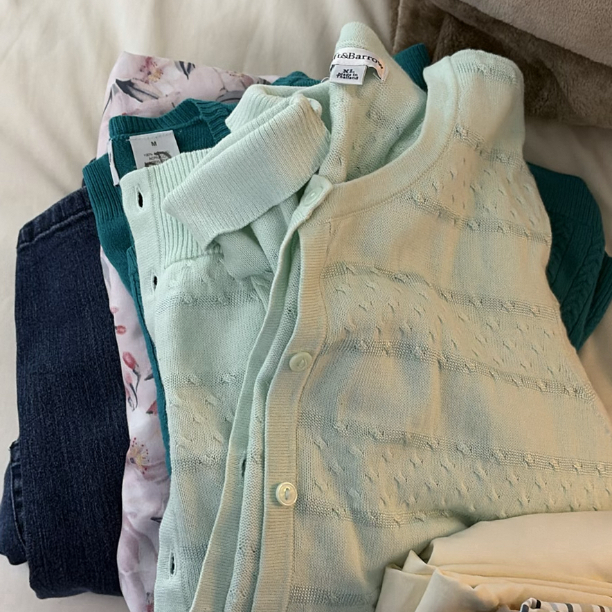 Assorted Bedding, Curtains, and Clothing Items - image 4 of 11