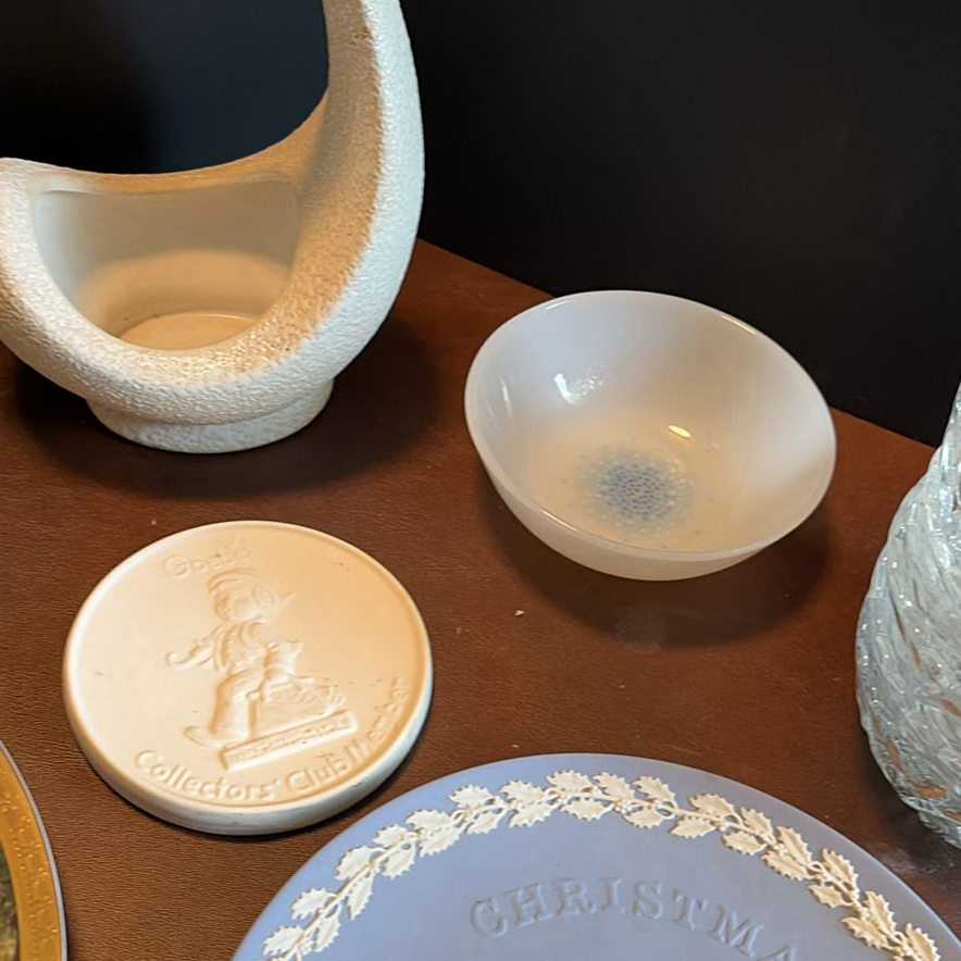 Assorted Decorative Plates, Glass Bowls, and Ceramic Pieces - image 7 of 15