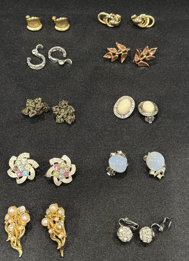 Assorted Vintage Clip-On and Stud Earrings Collection - image 3 of 3