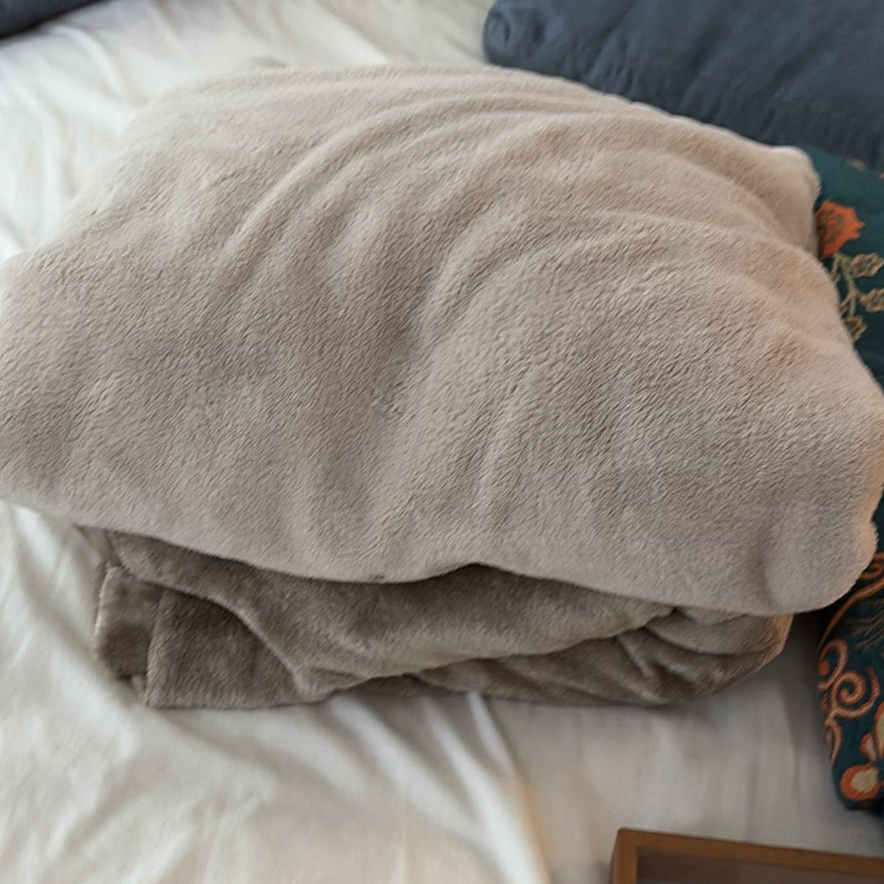 Assorted Bedding, Curtains, and Clothing Items - image 11 of 11