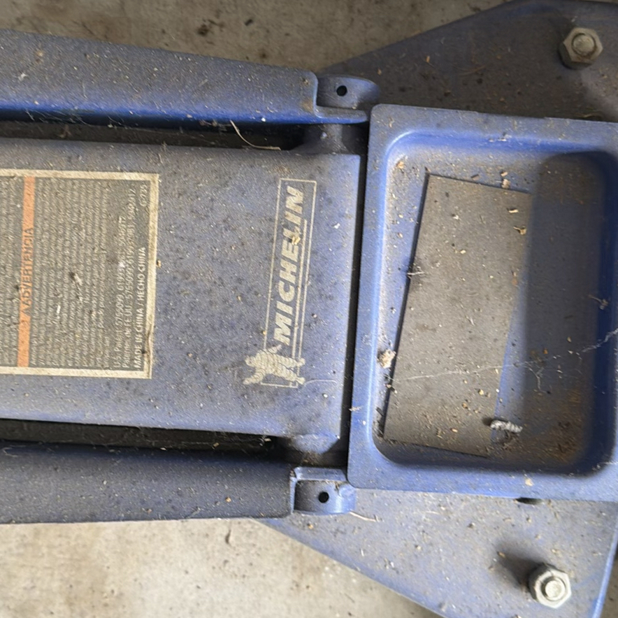 Michelin 3-1/2 Ton Hydraulic Floor Jack - image 4 of 4