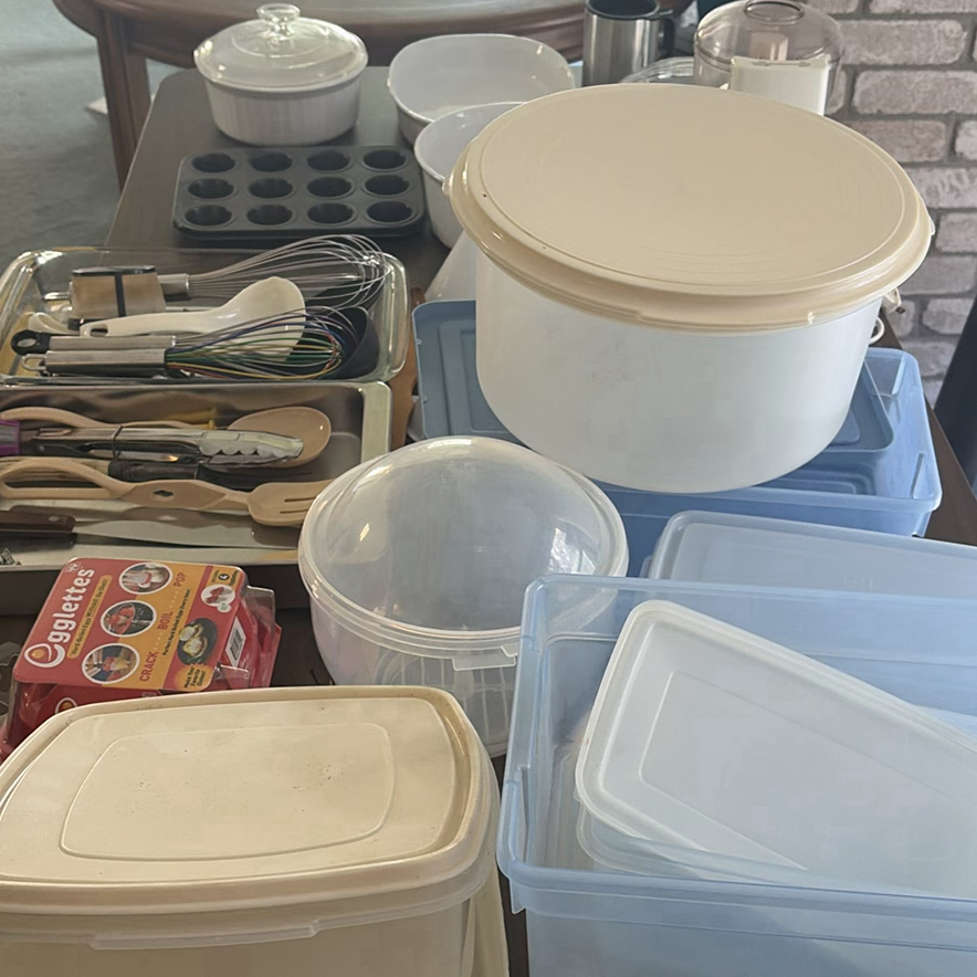 Assorted Kitchenware and Small Kitchen Appliances - image 19 of 22