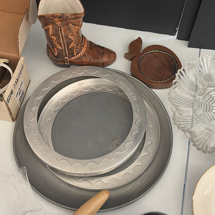 Assorted Kitchenware and Baking Items - image 6 of 13