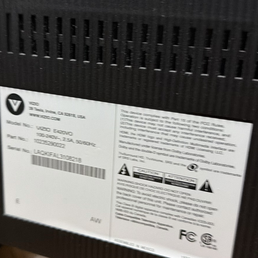 Vizio E320VO 32-Inch HDTV, DVD/VHS plater, fan - image 3 of 8