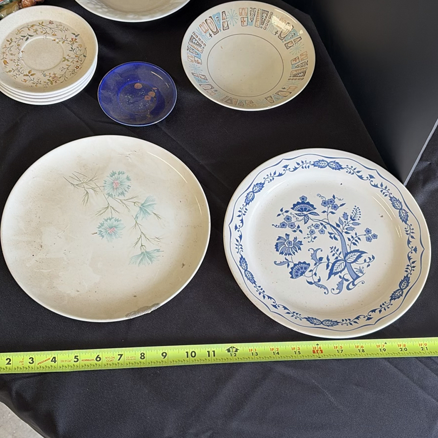 Assorted Decorative Ceramic Plates, Bowls, and Cornucopia Decor - image 7 of 7
