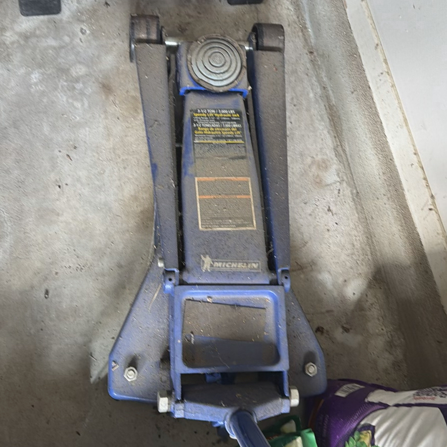 Michelin 3-1/2 Ton Hydraulic Floor Jack - image 1 of 4