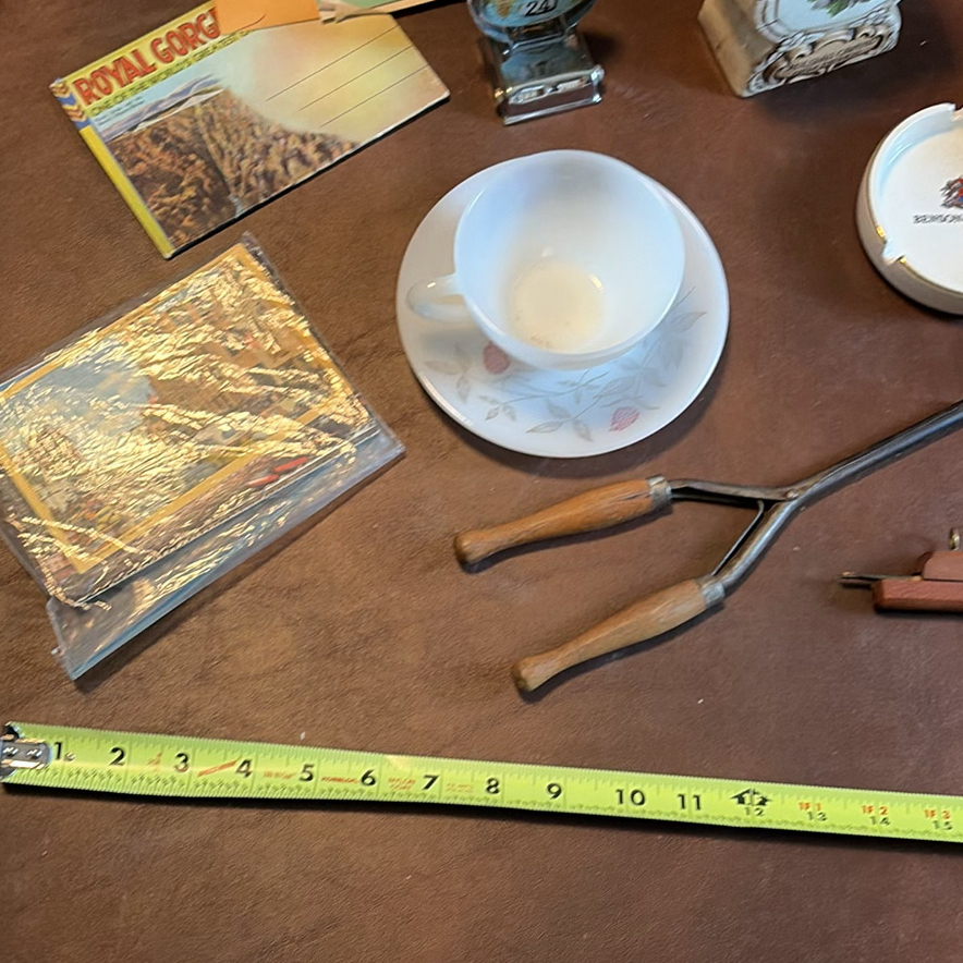 Assorted Vintage Household and Advertising Collectibles - image 7 of 11