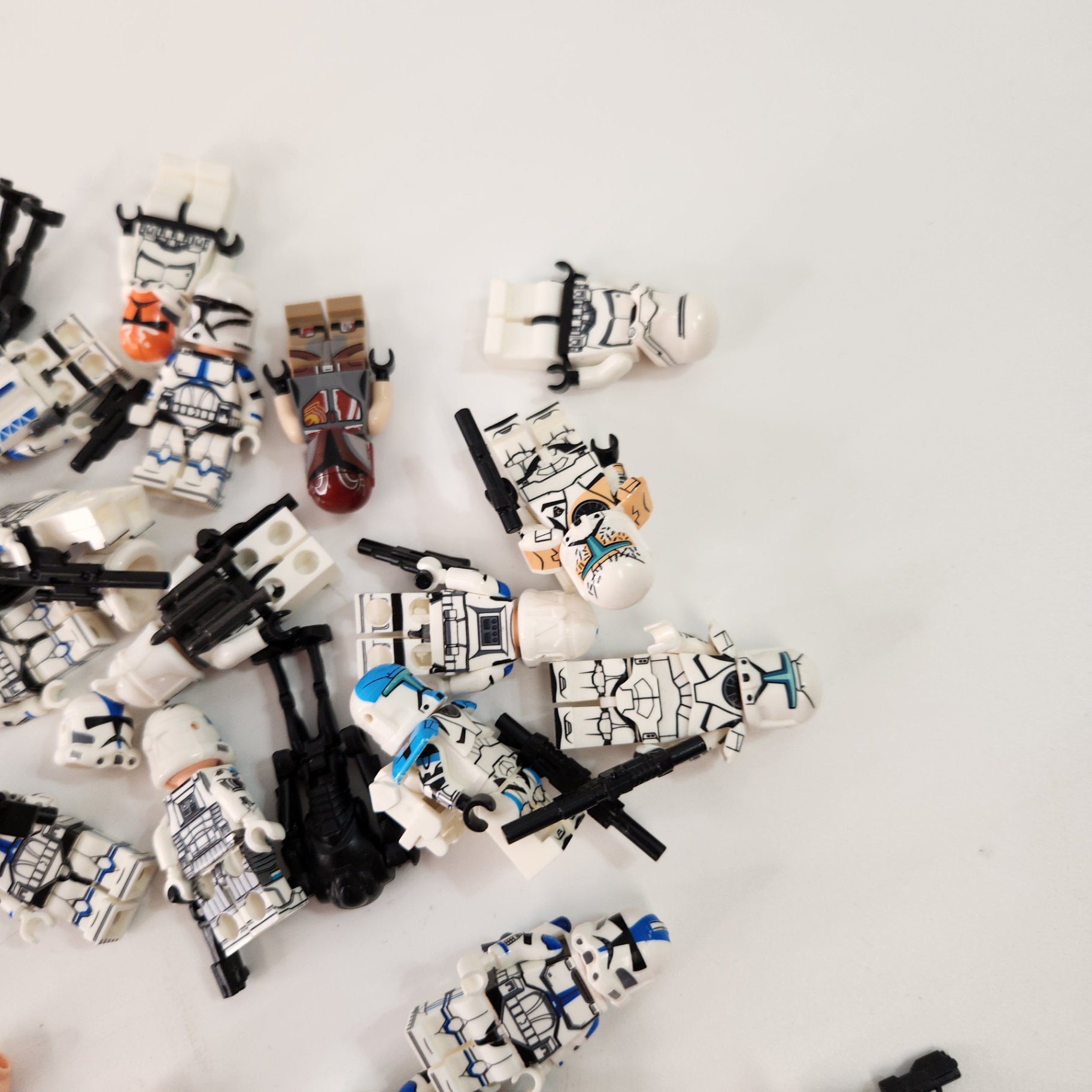 Assorted Miniature Star Wars Figurines + Accesories UNBRANDED - image 5 of 6