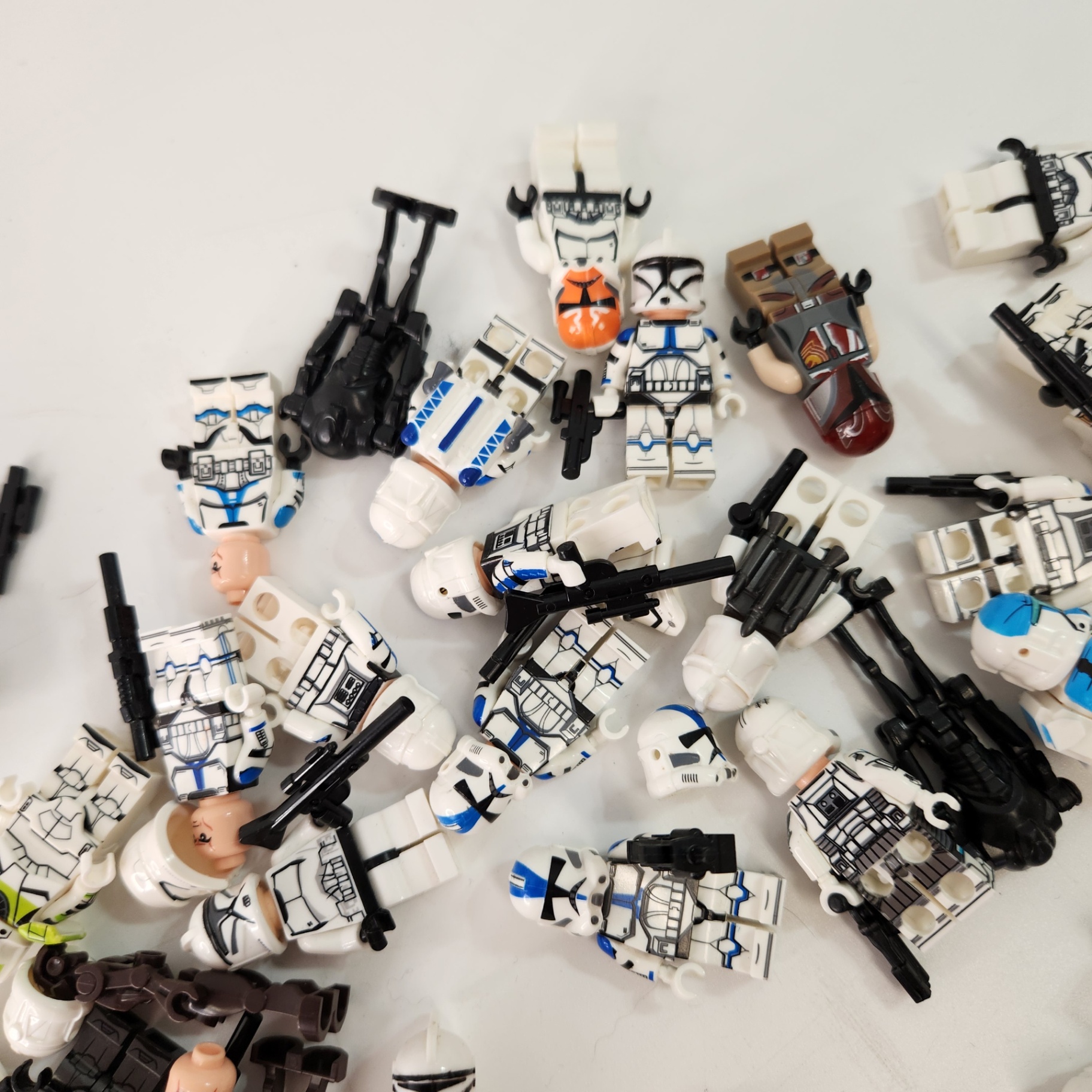 Assorted Miniature Star Wars Figurines + Accesories UNBRANDED - image 4 of 6