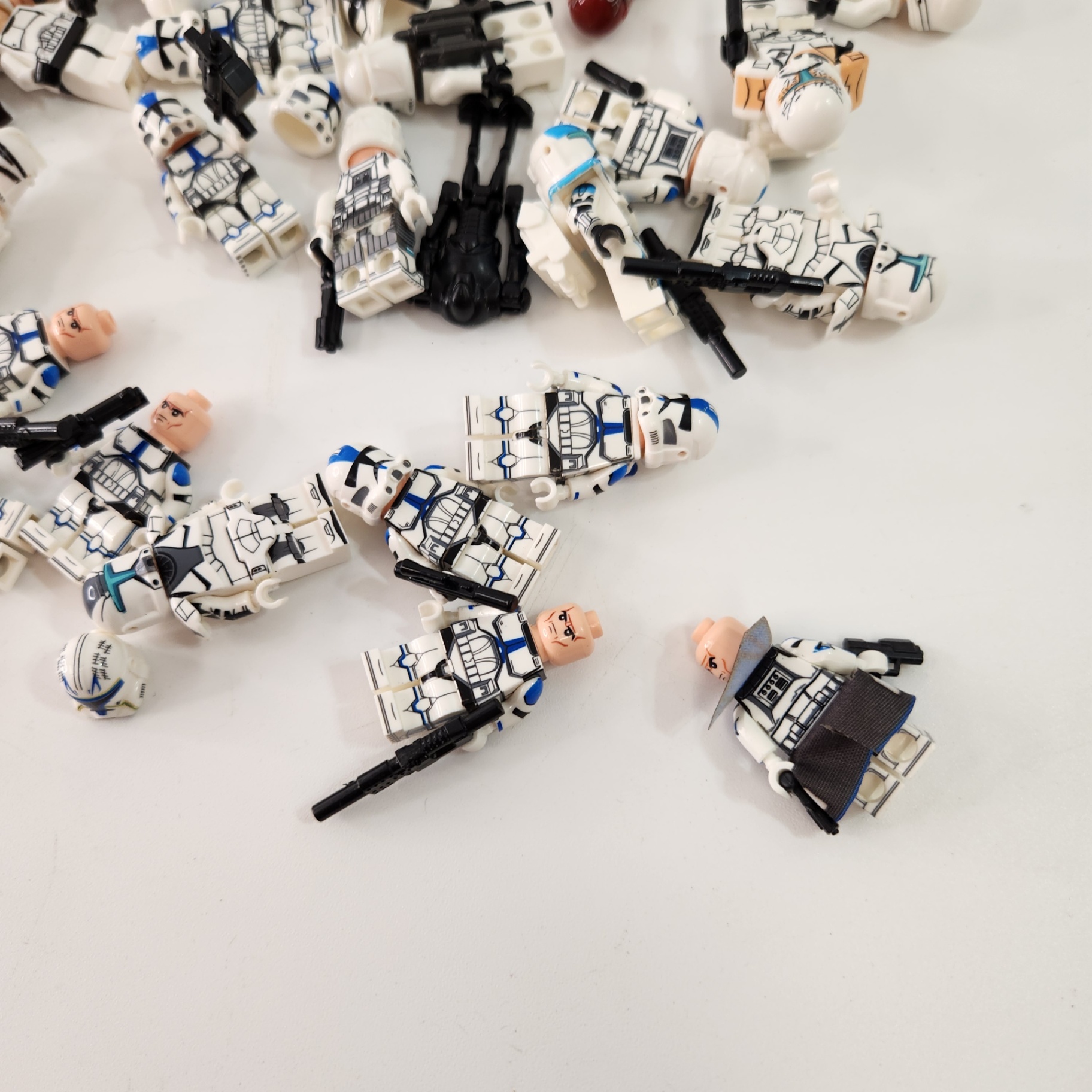 Assorted Miniature Star Wars Figurines + Accesories UNBRANDED - image 6 of 6