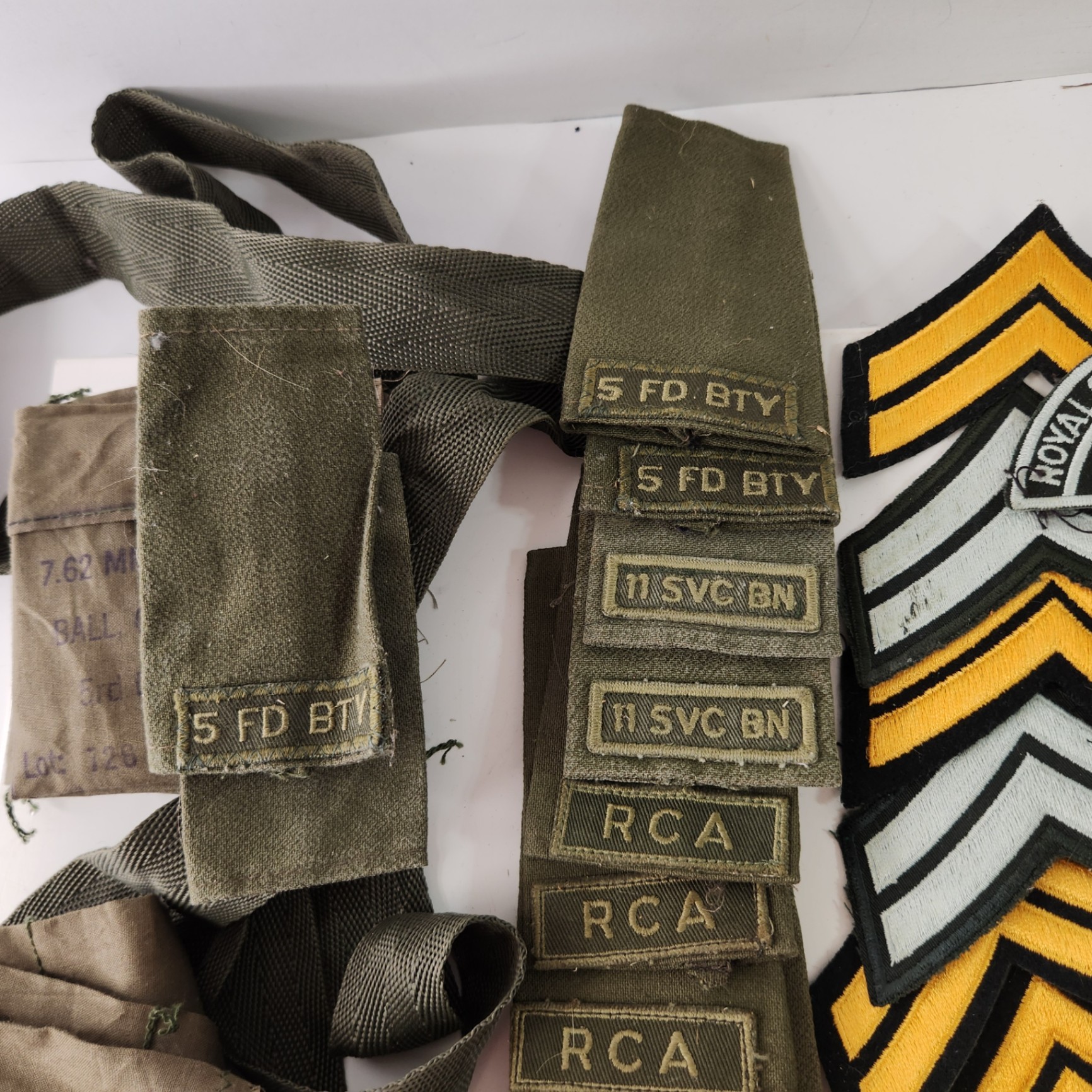 1990s Royal Canadian Army Ammo Pouches, Patches, Pins, Service Medal, Epaulettes - image 5 of 10