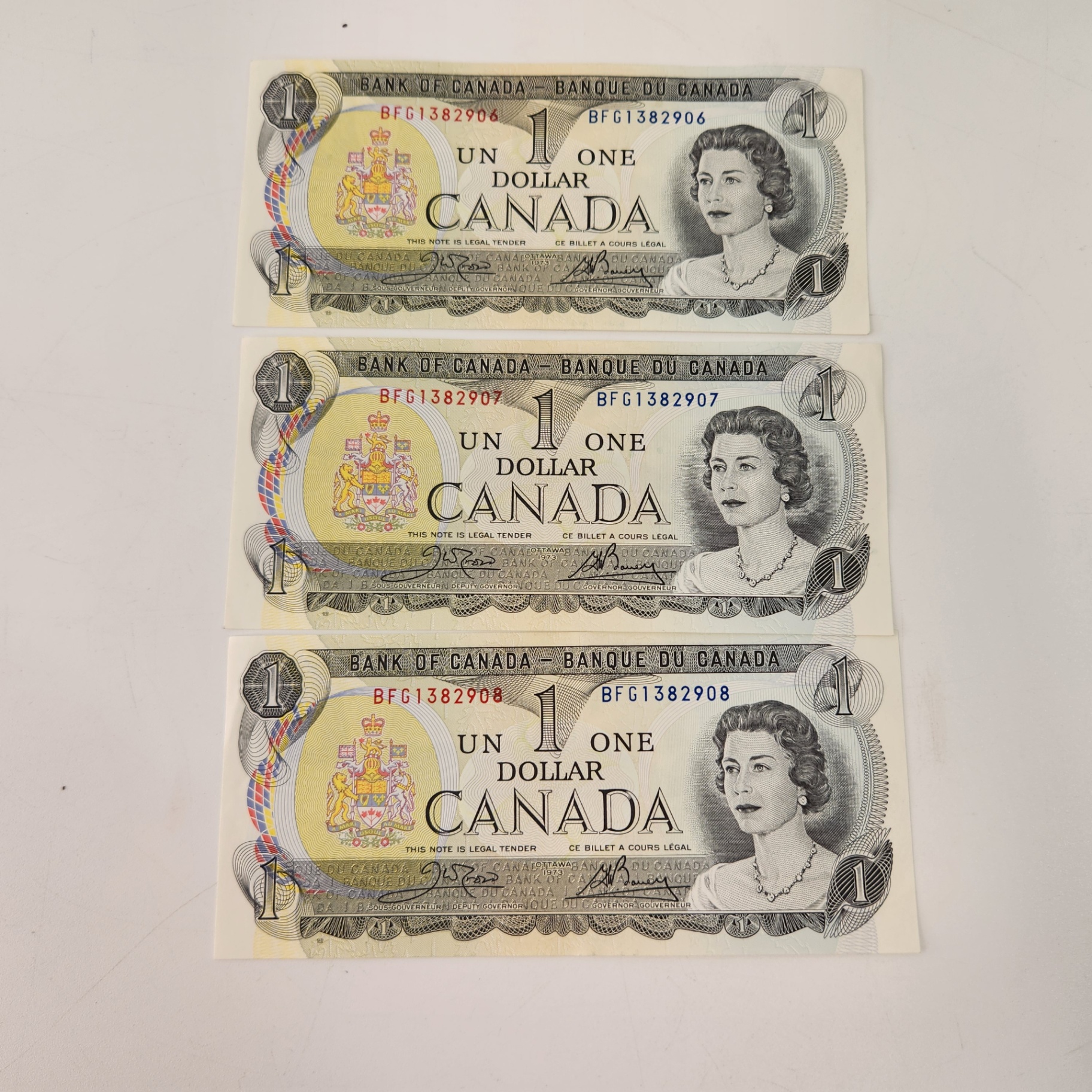 1973 Canadian $1 Bills Sequencial Bank Notes  - image 1 of 8