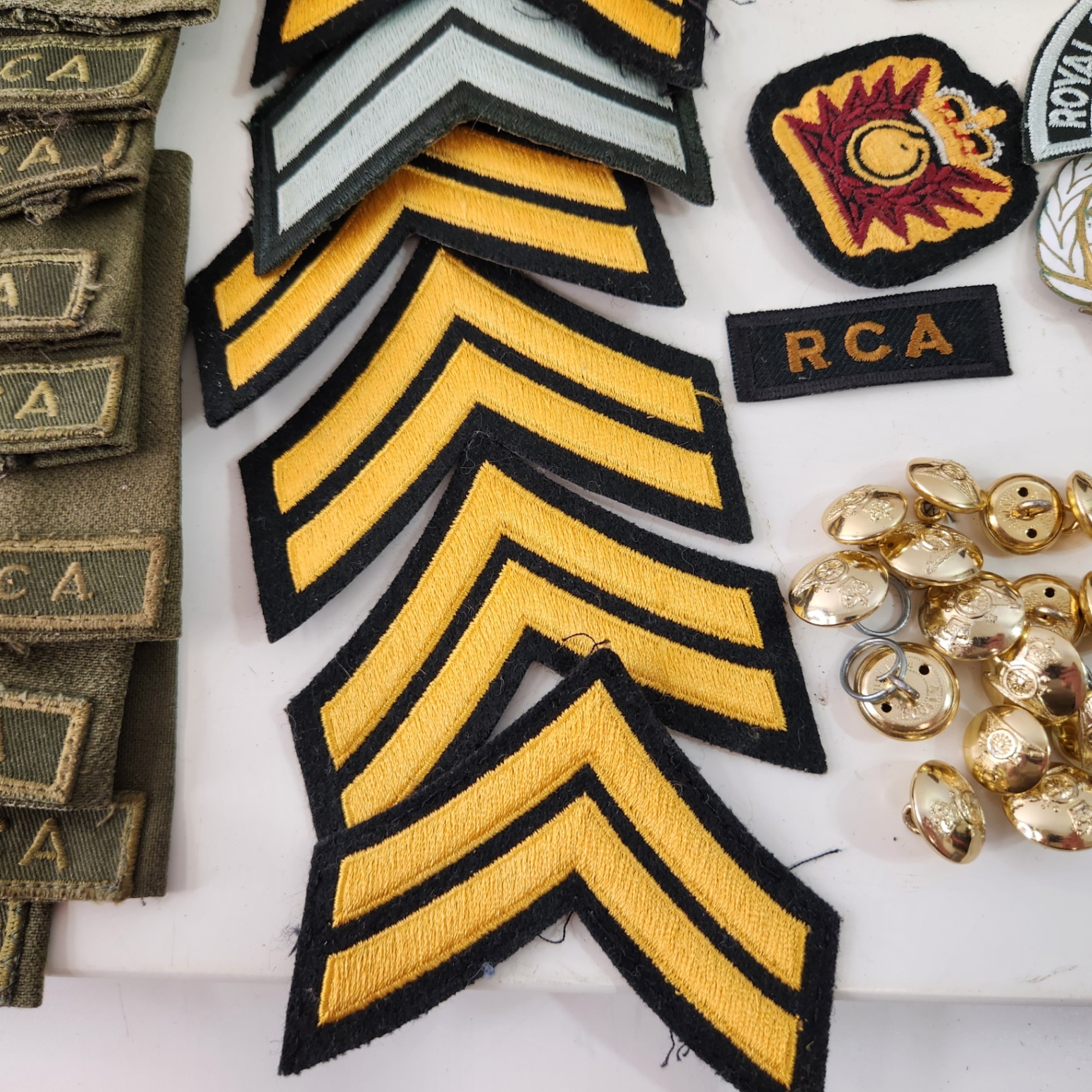 1990s Royal Canadian Army Ammo Pouches, Patches, Pins, Service Medal, Epaulettes - image 7 of 10
