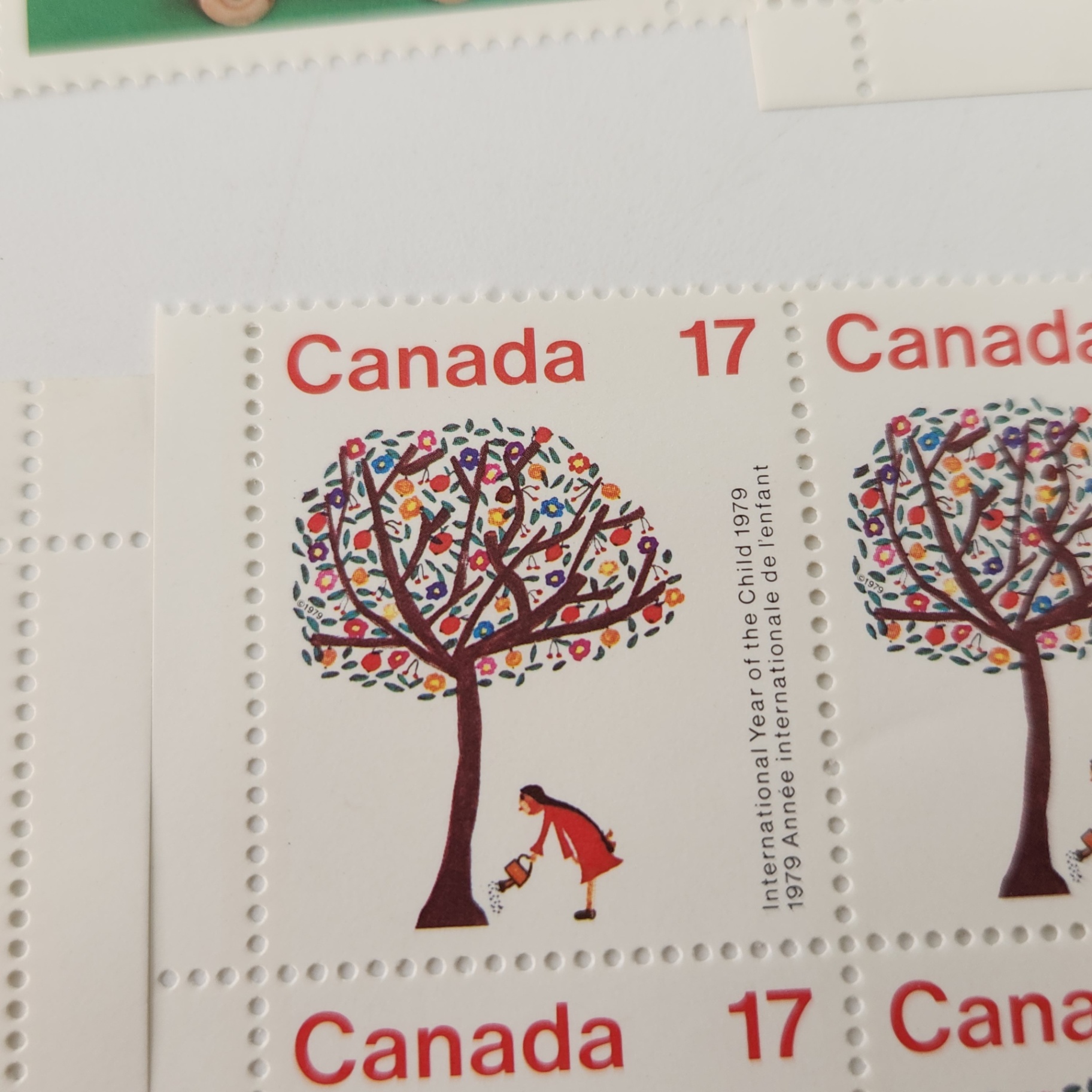 111 Canada Post 1979 Christmas Year of the Child Stamps 17 Cent - image 5 of 6