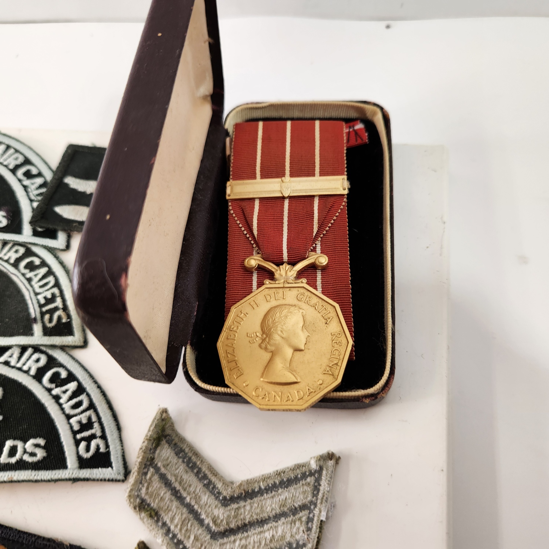 1990s Royal Canadian Army Ammo Pouches, Patches, Pins, Service Medal, Epaulettes - image 10 of 10