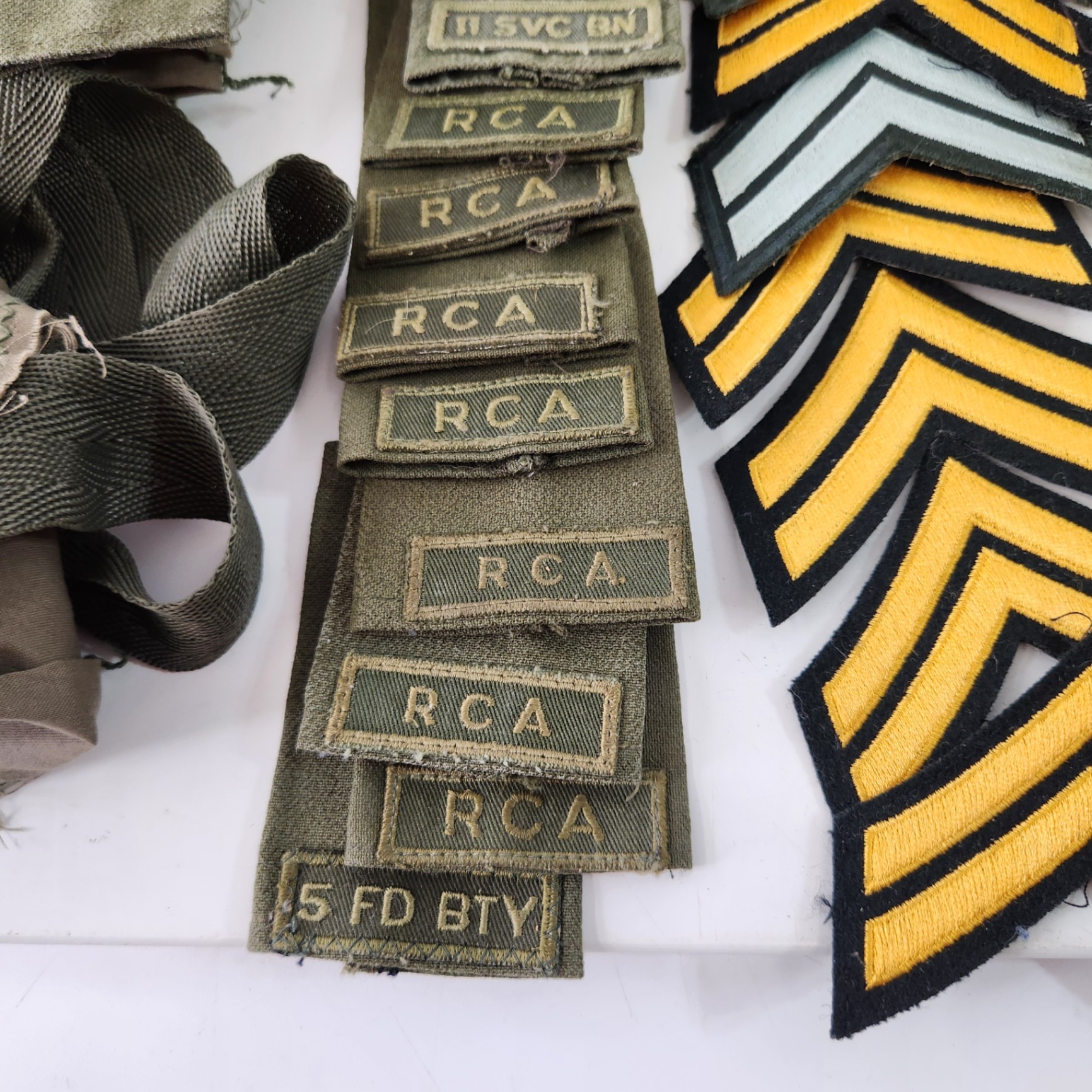 1990s Royal Canadian Army Ammo Pouches, Patches, Pins, Service Medal, Epaulettes - image 4 of 10