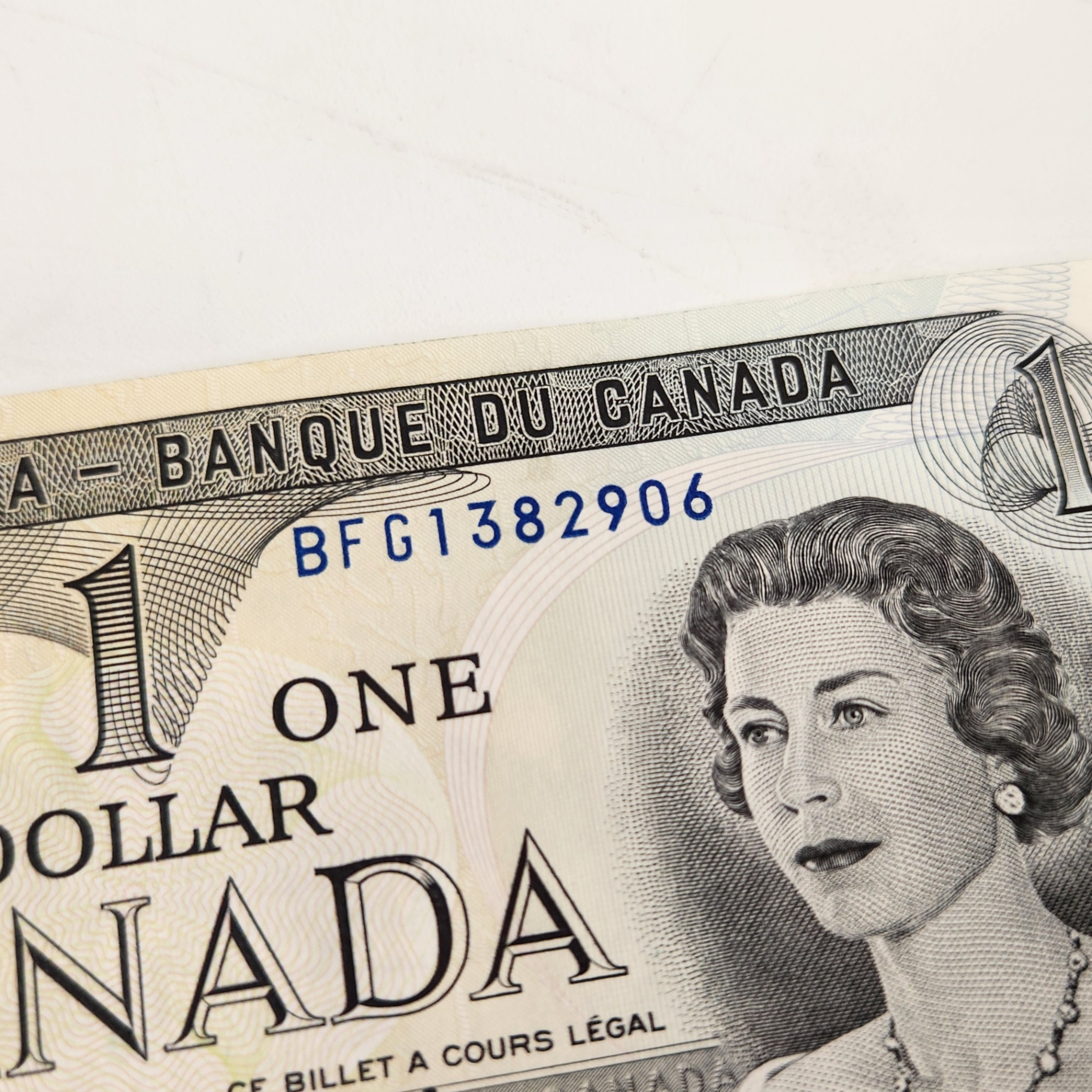 1973 Canadian $1 Bills Sequencial Bank Notes  - image 2 of 8