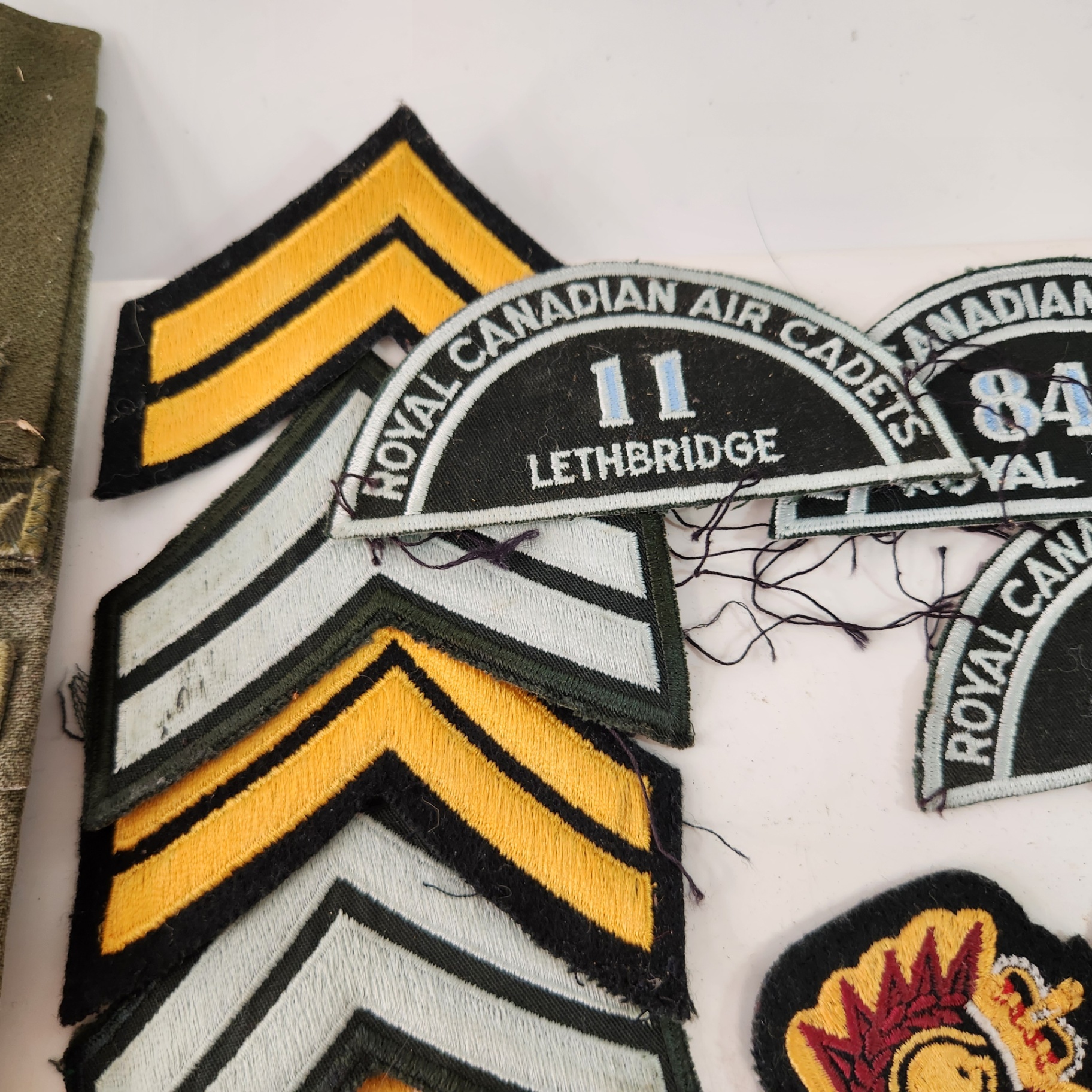 1990s Royal Canadian Army Ammo Pouches, Patches, Pins, Service Medal, Epaulettes - image 6 of 10