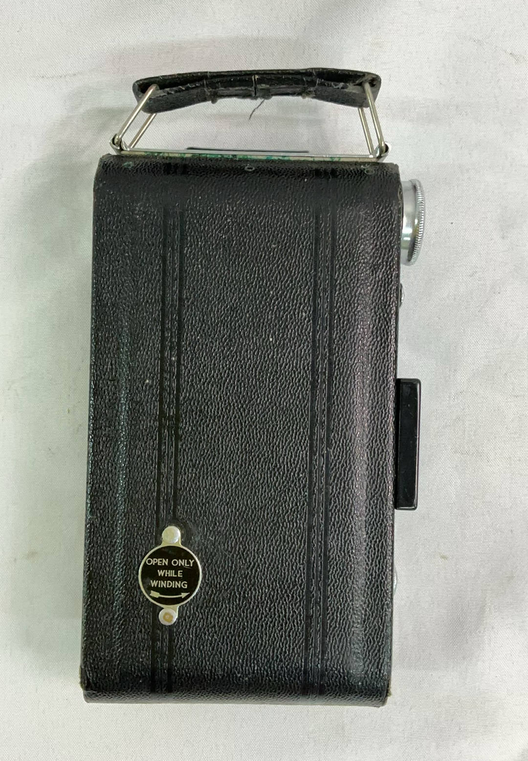 Vintage Kodak Vigilant Six-20 Camera with Accessories - image 4 of 6