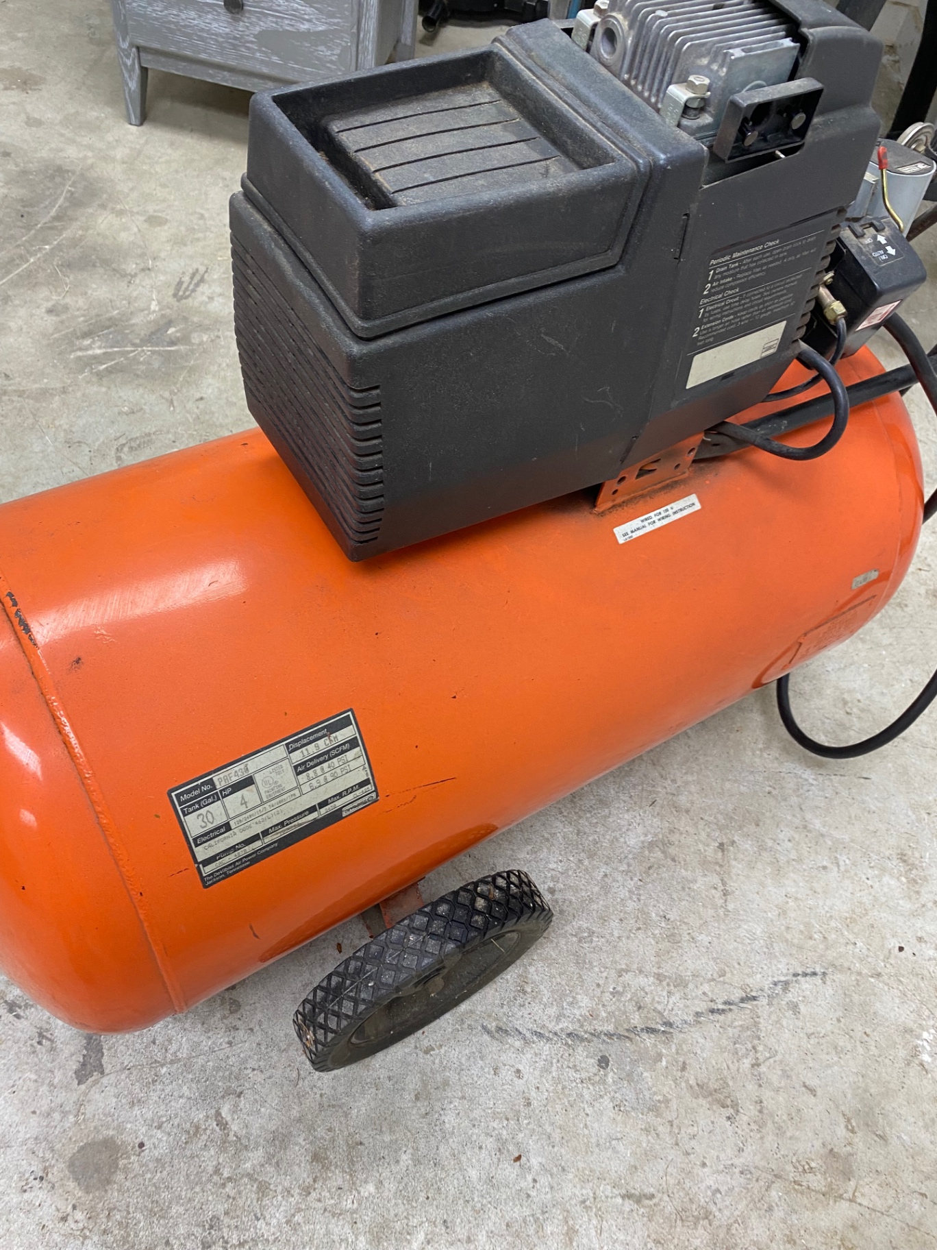 Portable Air Compressor - image 5 of 6