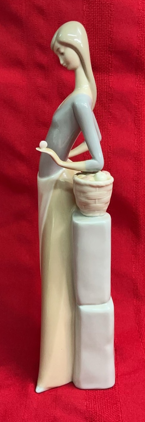 Nao Lladro Porcelain 'Lady with Butterfly and Basket of Apples - image 3 of 5