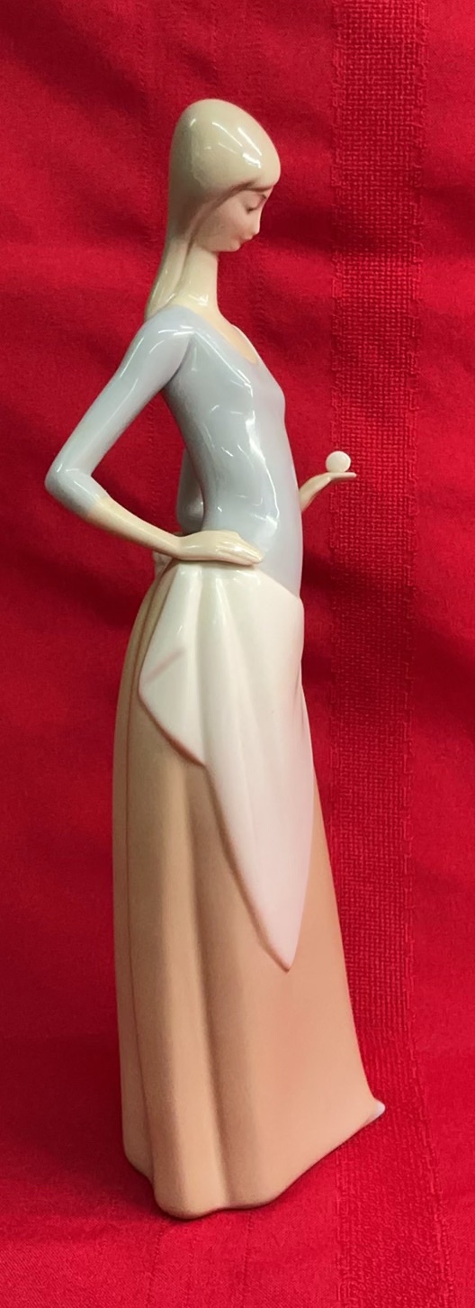 Nao Lladro Porcelain 'Lady with Butterfly and Basket of Apples - image 2 of 5
