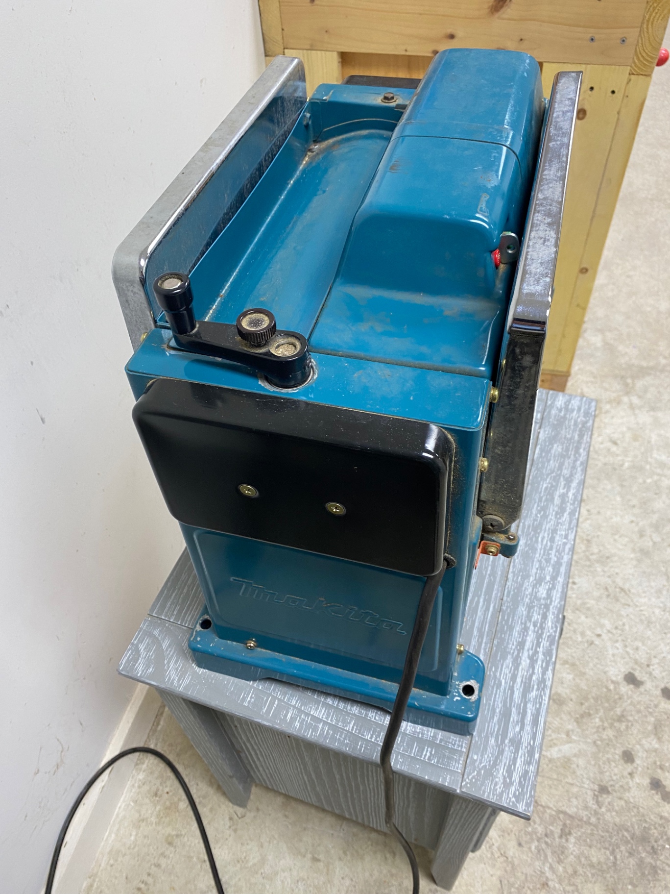 Makita 12-Inch Planer - image 4 of 6