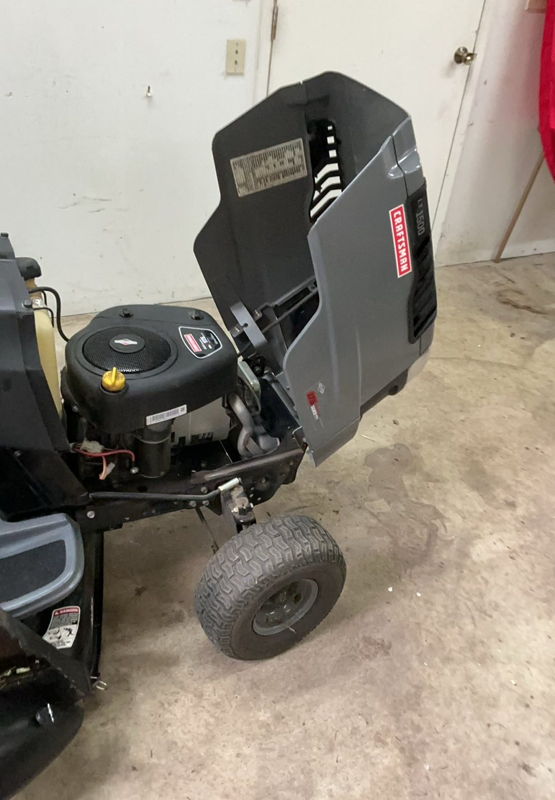 Craftsman LT1500 Riding Lawn Mower with Grass Bagging Attachment - image 8 of 11