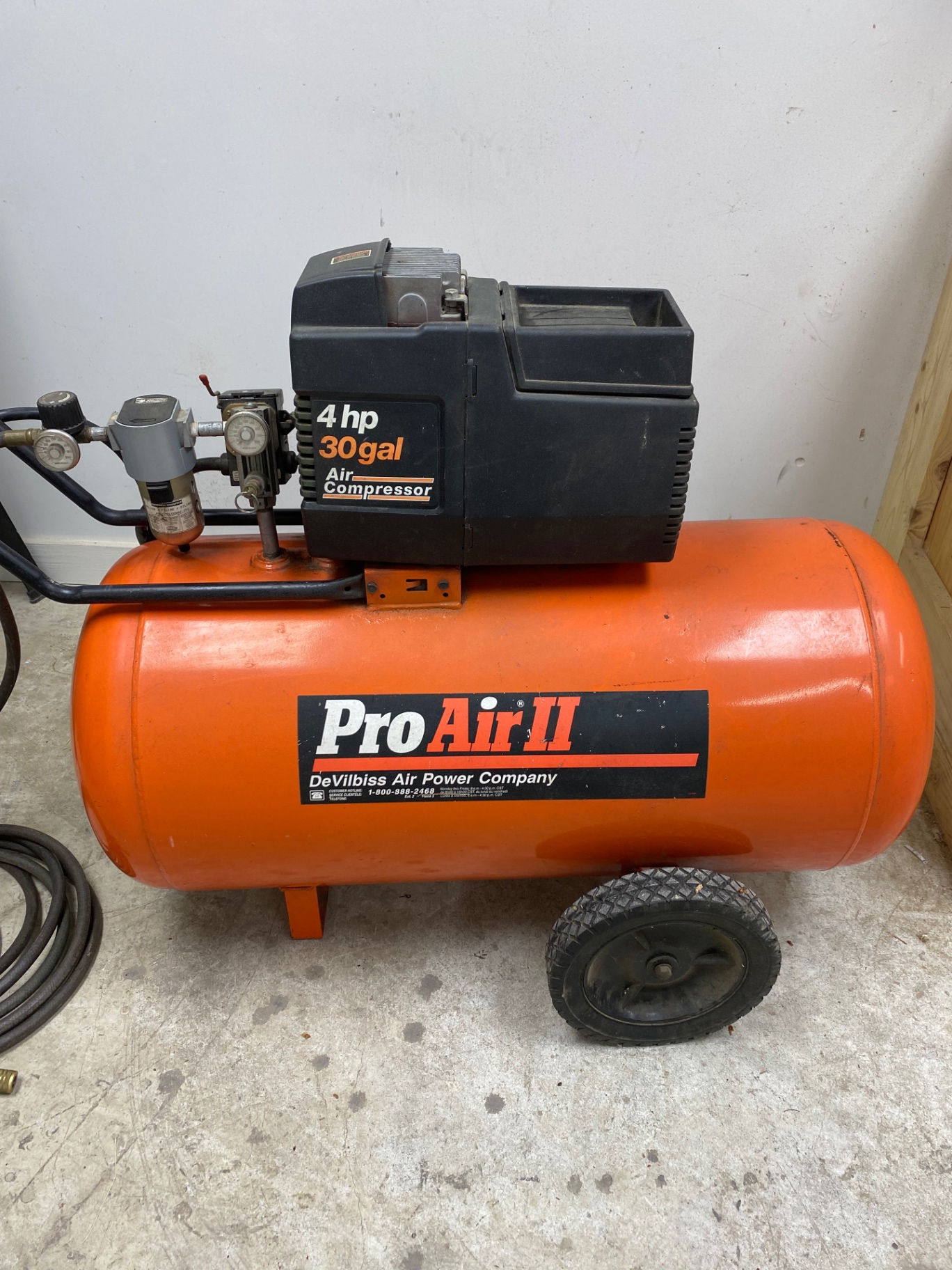 Portable Air Compressor - image 1 of 6