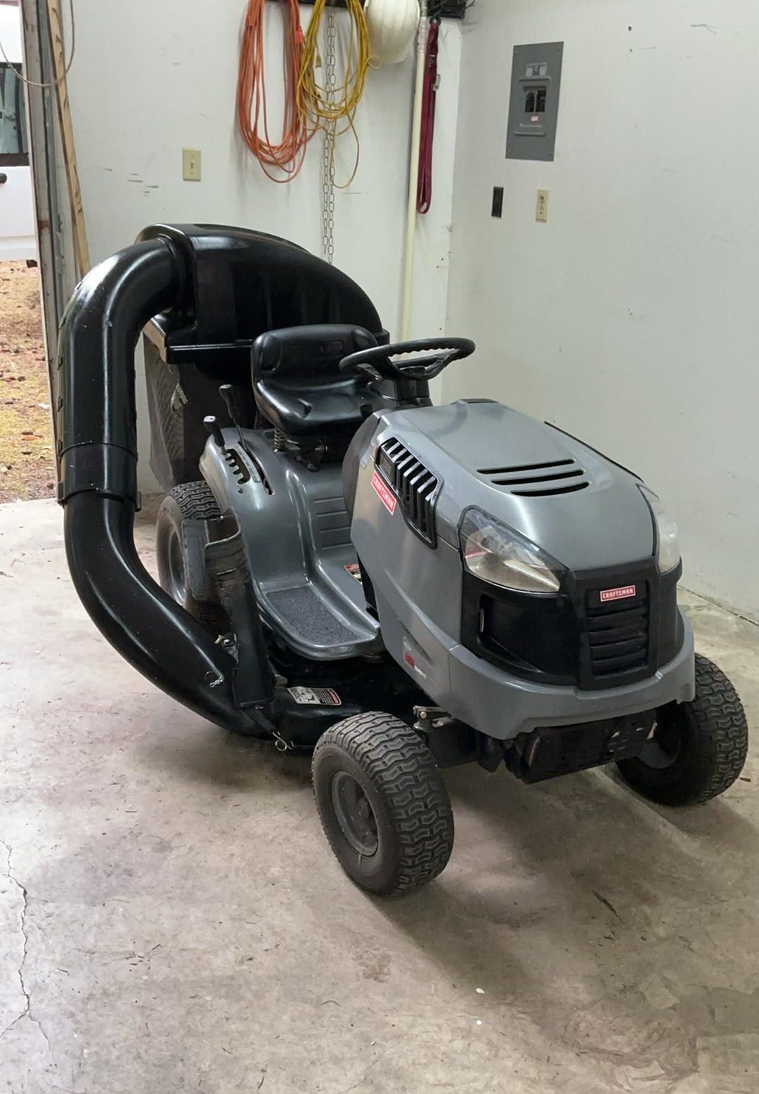 Craftsman LT1500 Riding Lawn Mower with Grass Bagging Attachment - image 1 of 11