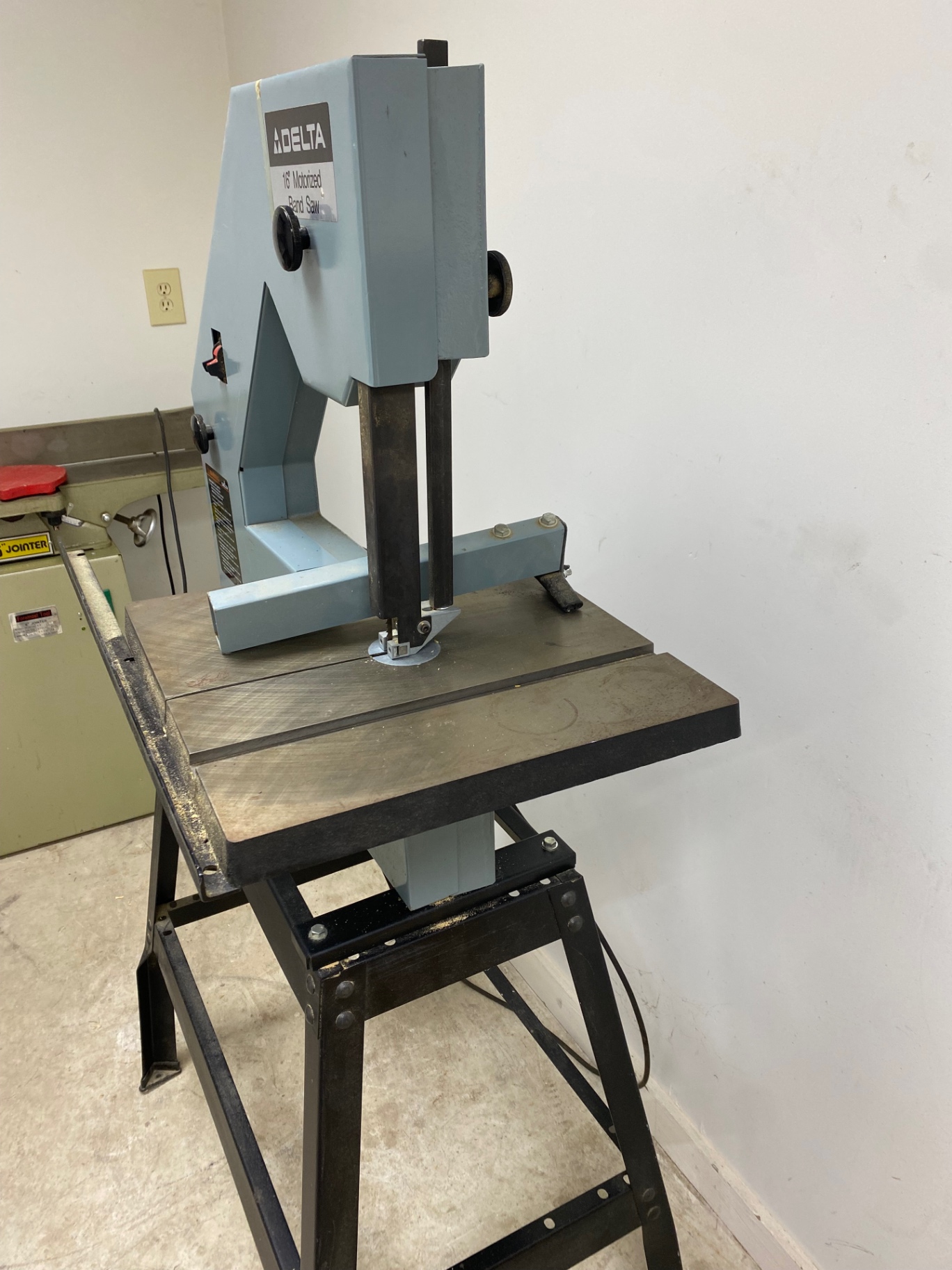 Delta Motorized Band Saw - image 3 of 7