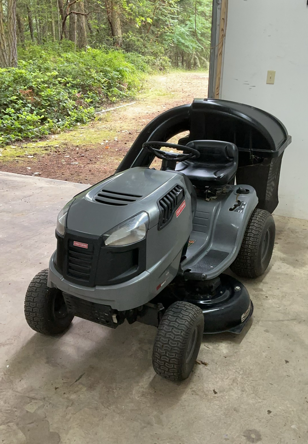 Craftsman LT1500 Riding Lawn Mower with Grass Bagging Attachment - image 3 of 11