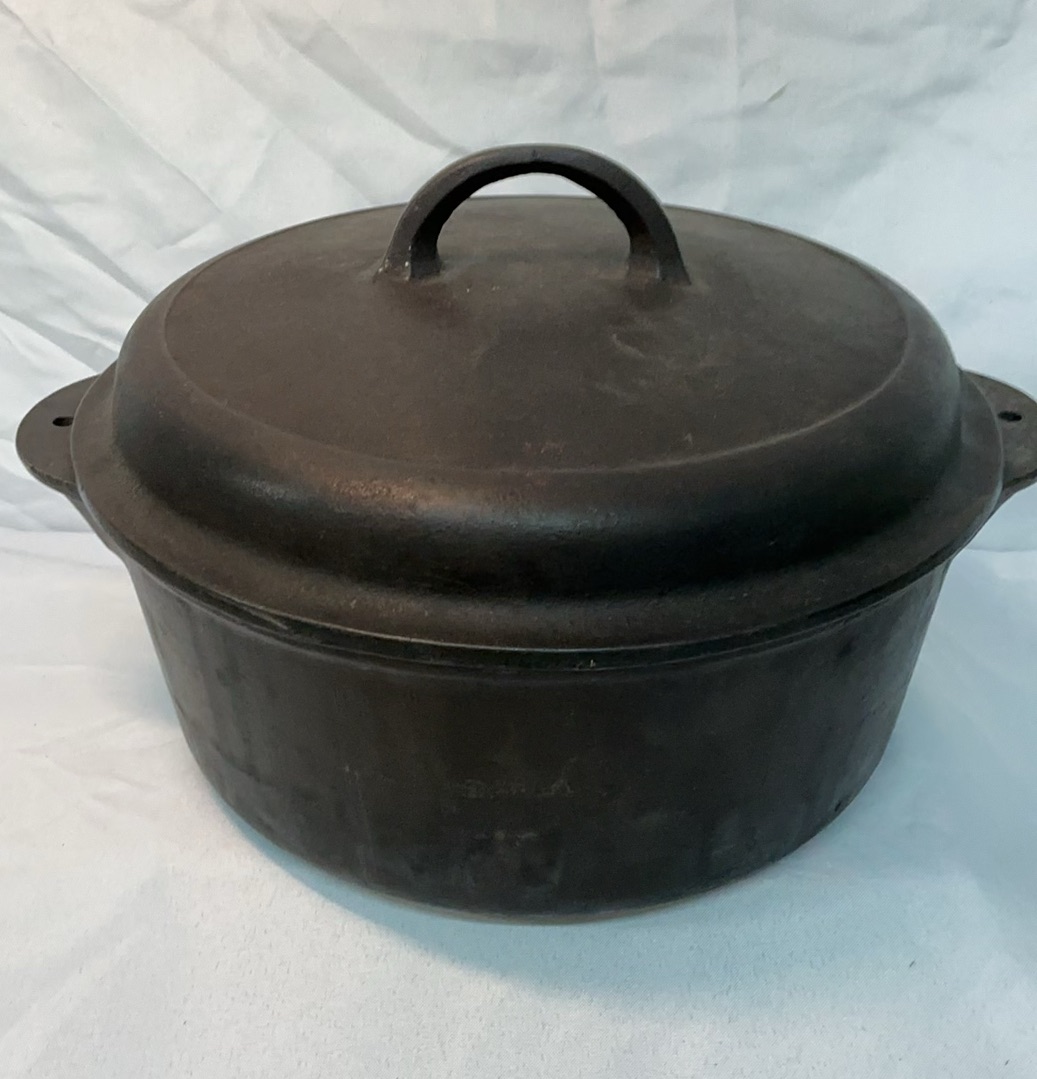 Griswald Cast Iron Dutch Oven #8 - image 1 of 5