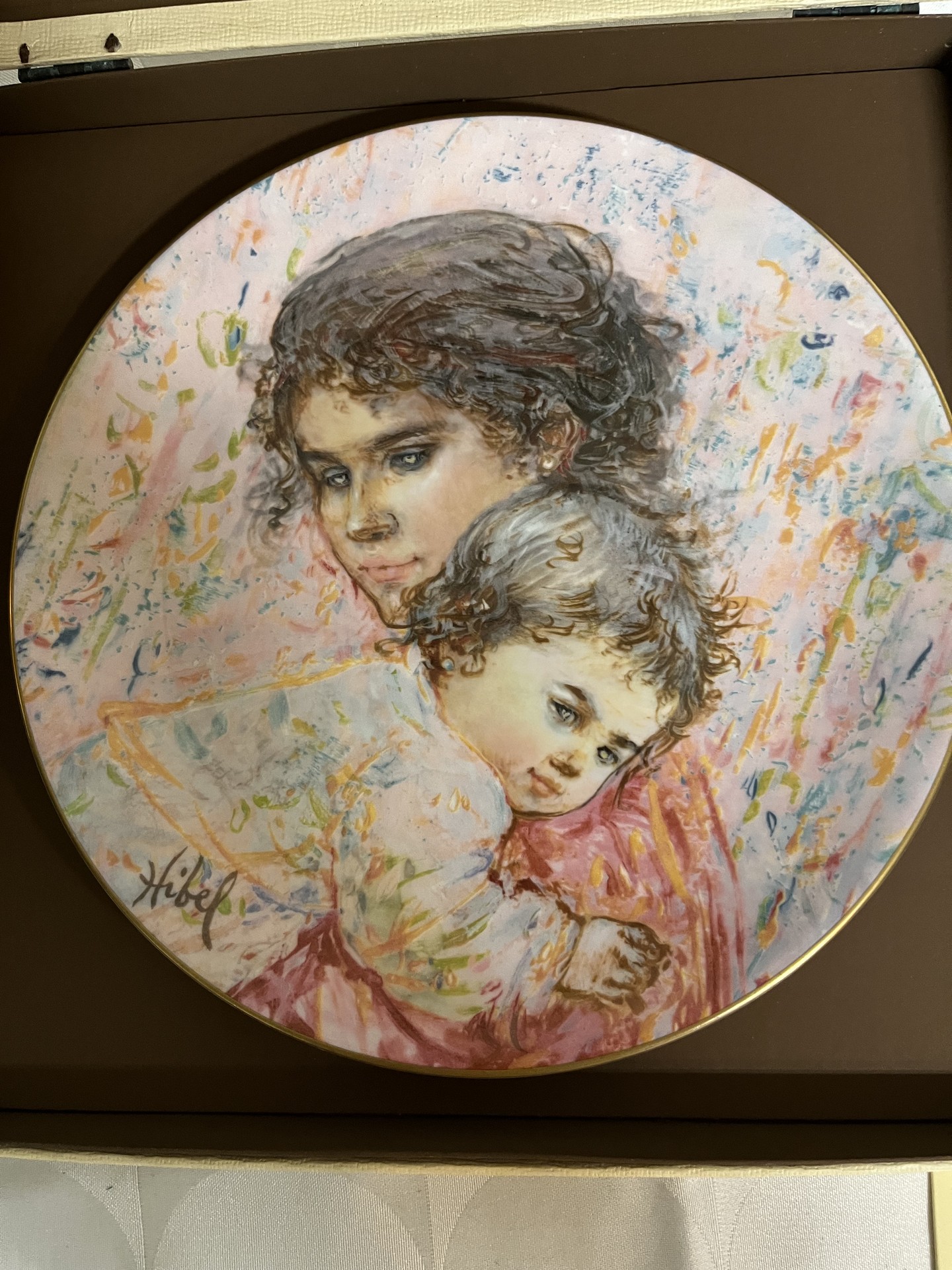 Edna Hibel Mother and Child Plate Set (Kristina and Child, Marilyn and Child, Lucia and Child) - image 3 of 9