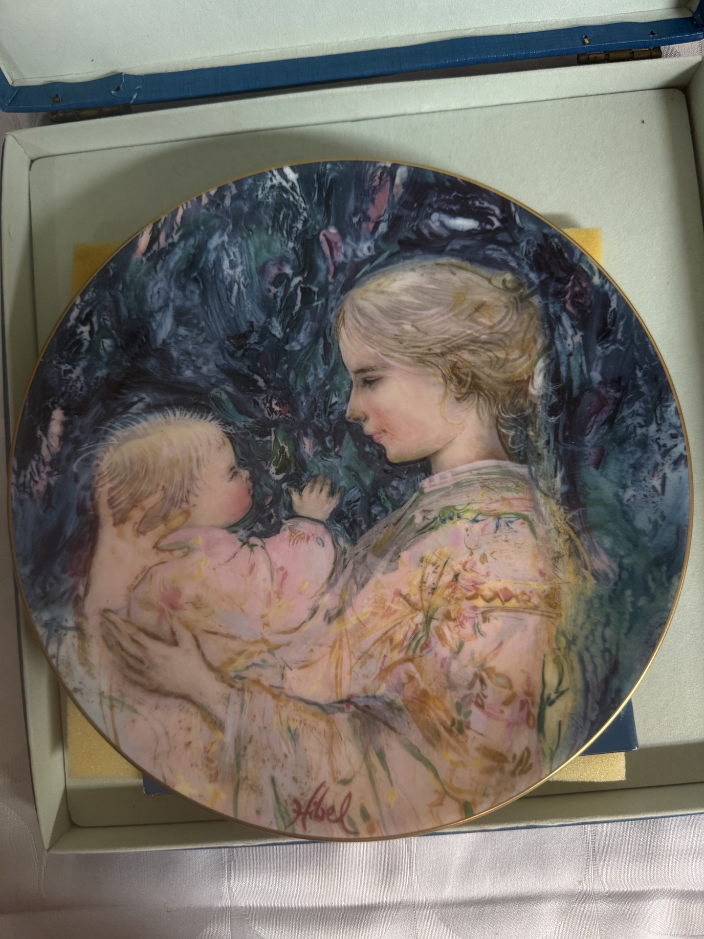 Edna Hibel Lucia and Child, Kristina and Child, and Marilyn and Child Collector Plates - image 5 of 7