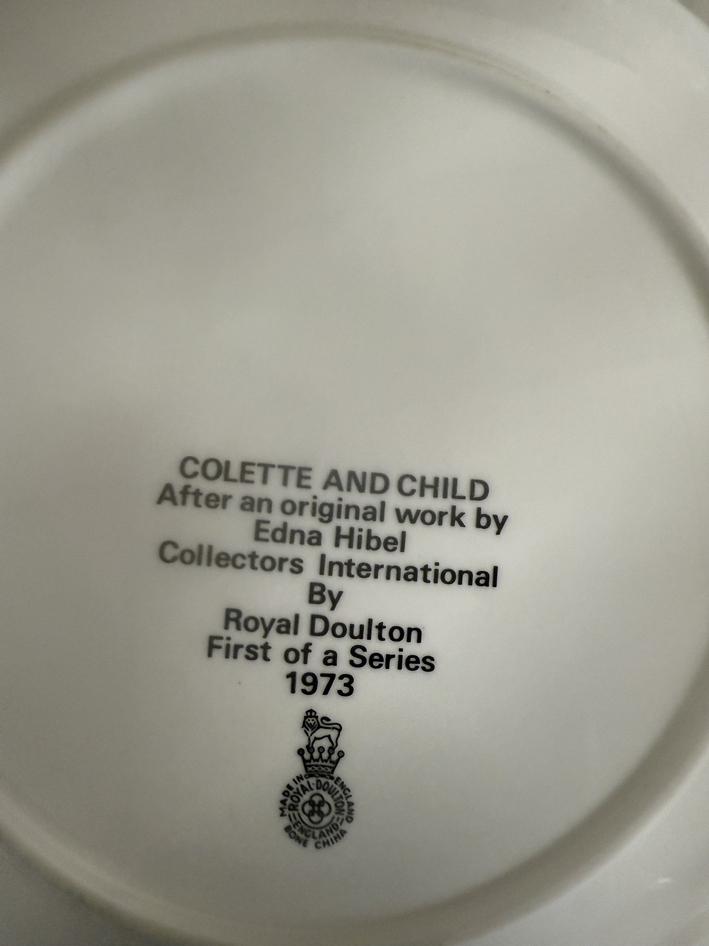 Edna Hibel Mother‑and‑Child Plates (Royal Doulton Collectors International) - image 3 of 12