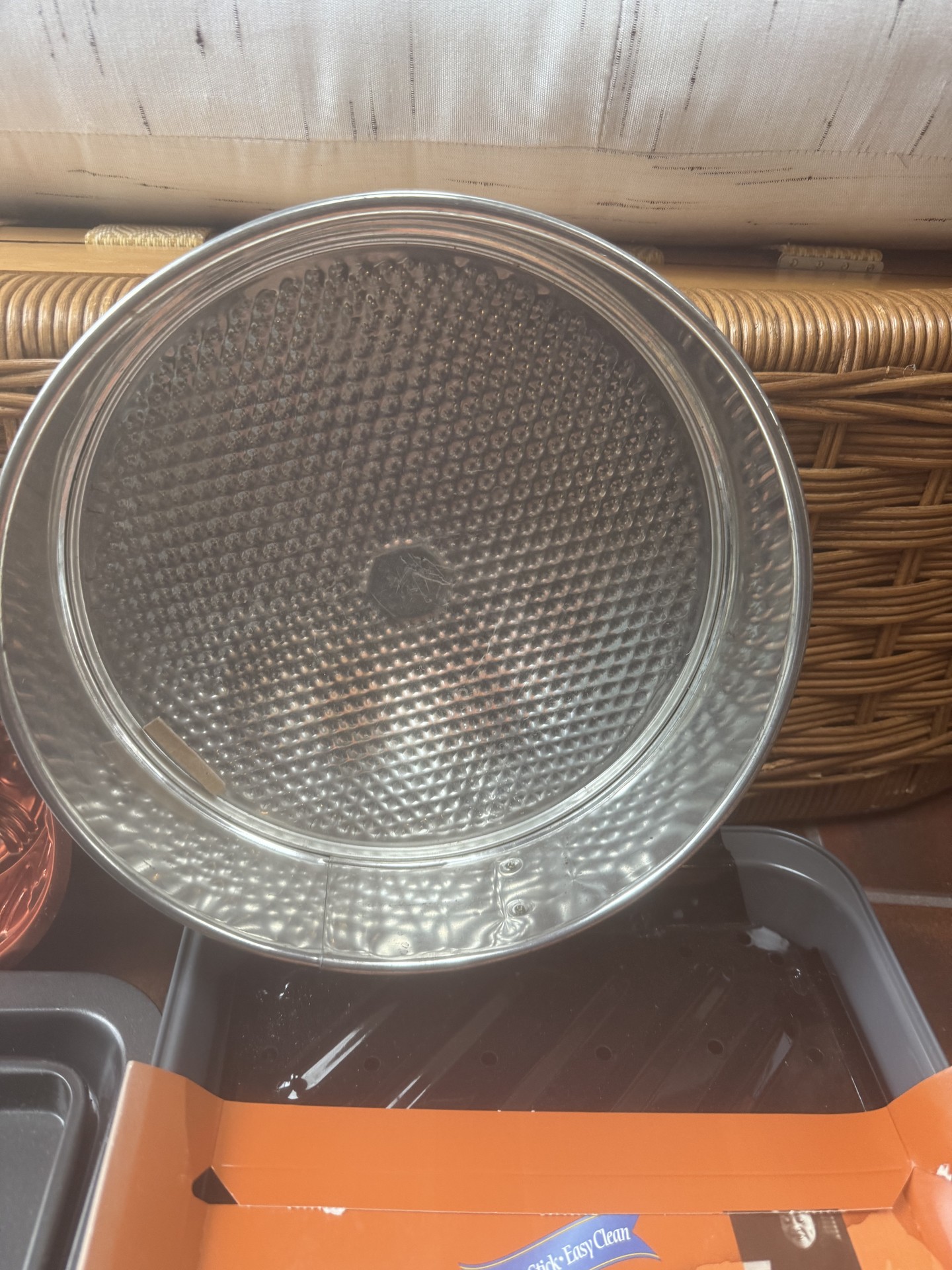 Bakeware set: cookie sheet, tube pan, round pans, and broiler pan - image 6 of 8