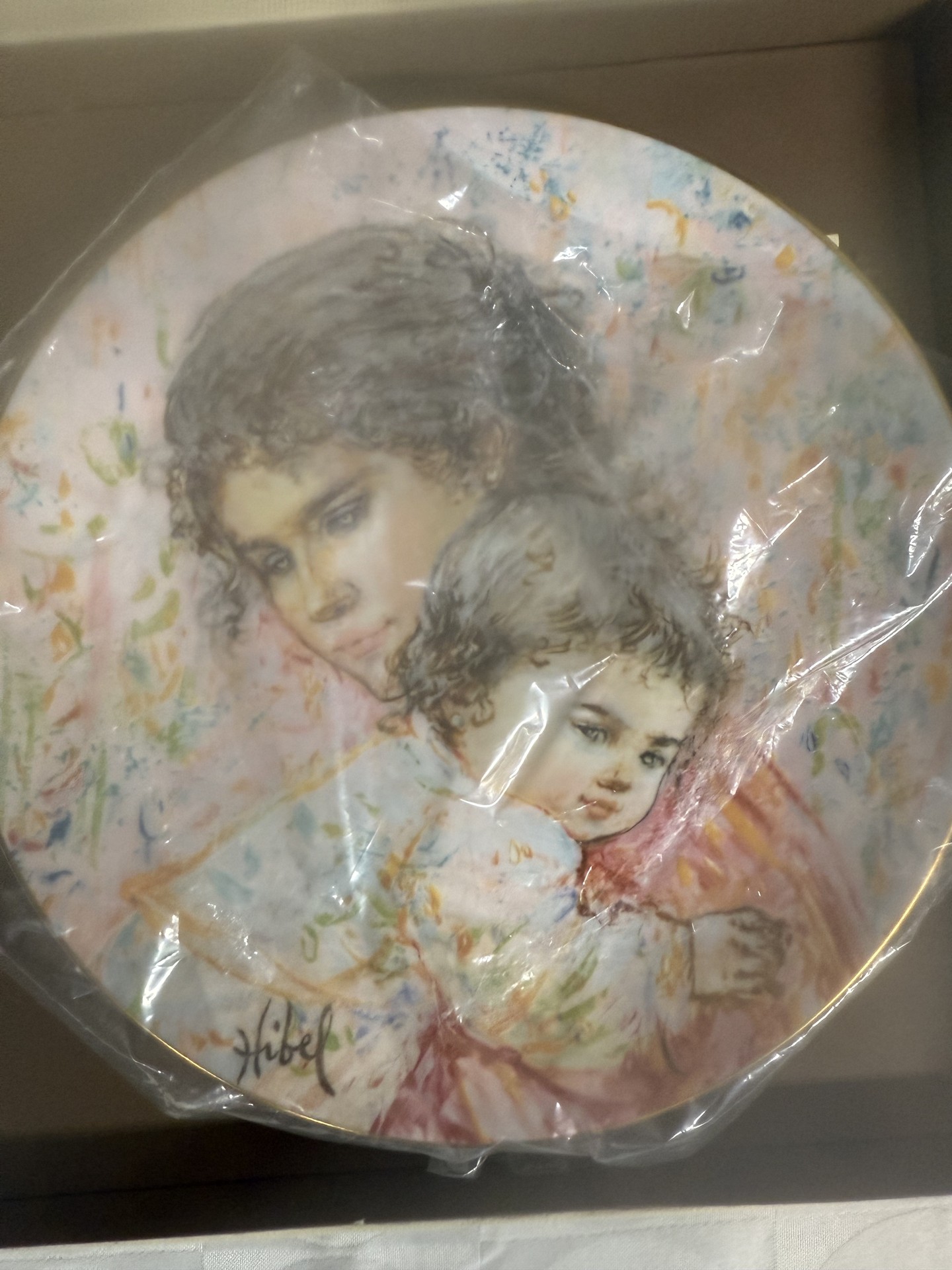 Royal Doulton Collectors International 'X and Child' mother‑and‑child porcelain plates - image 8 of 12