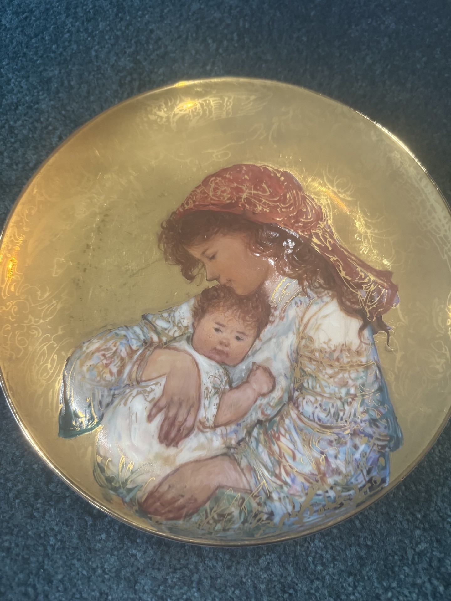 Gilded Madonna and Child decorative plate - image 1 of 6
