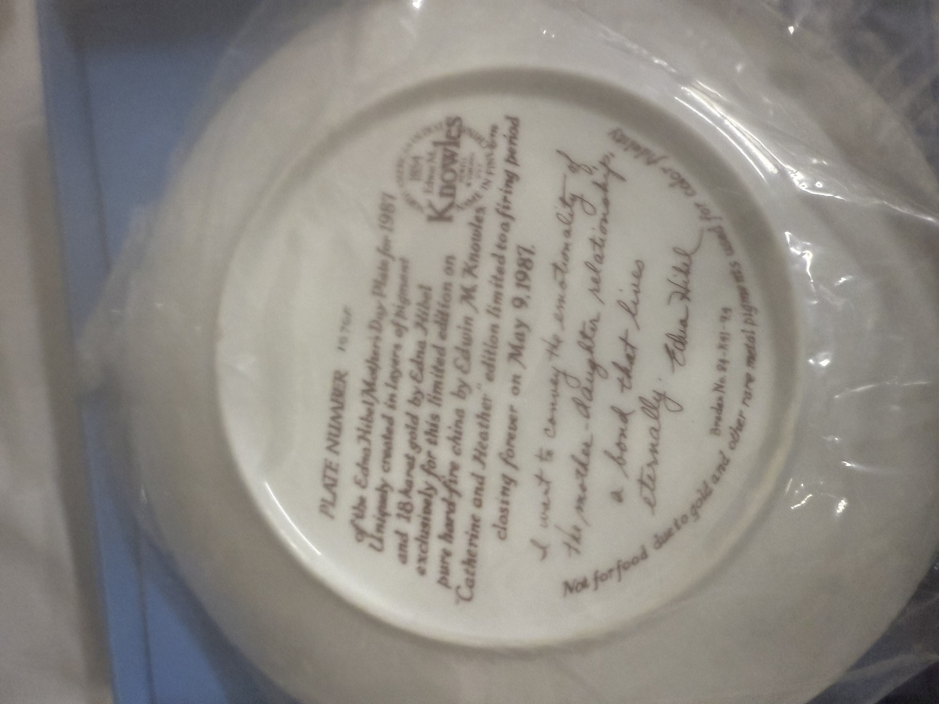 Three decorative porcelain plates with vintage artwork - image 9 of 11