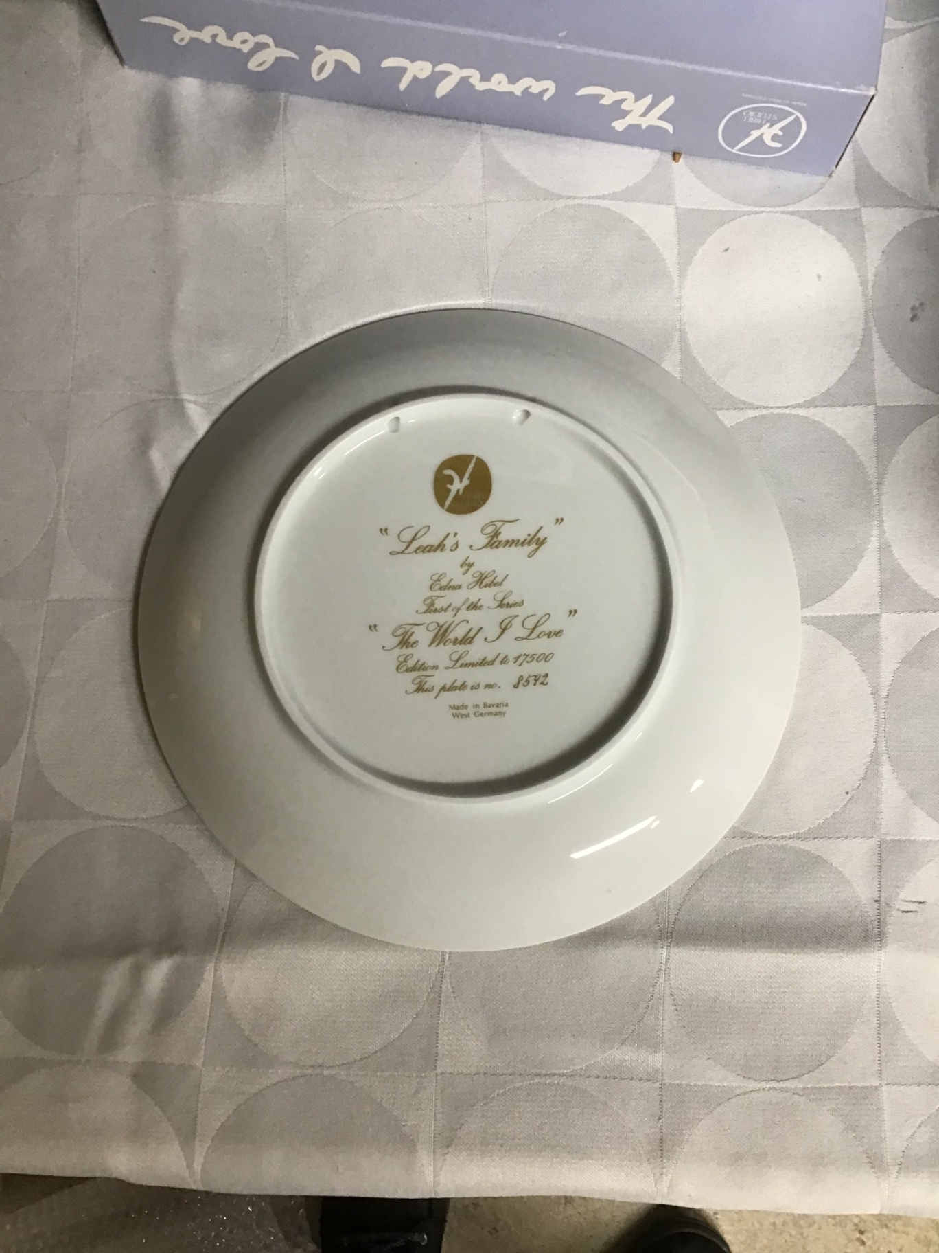 Two decorative porcelain plates with vintage painted scenes - image 2 of 7