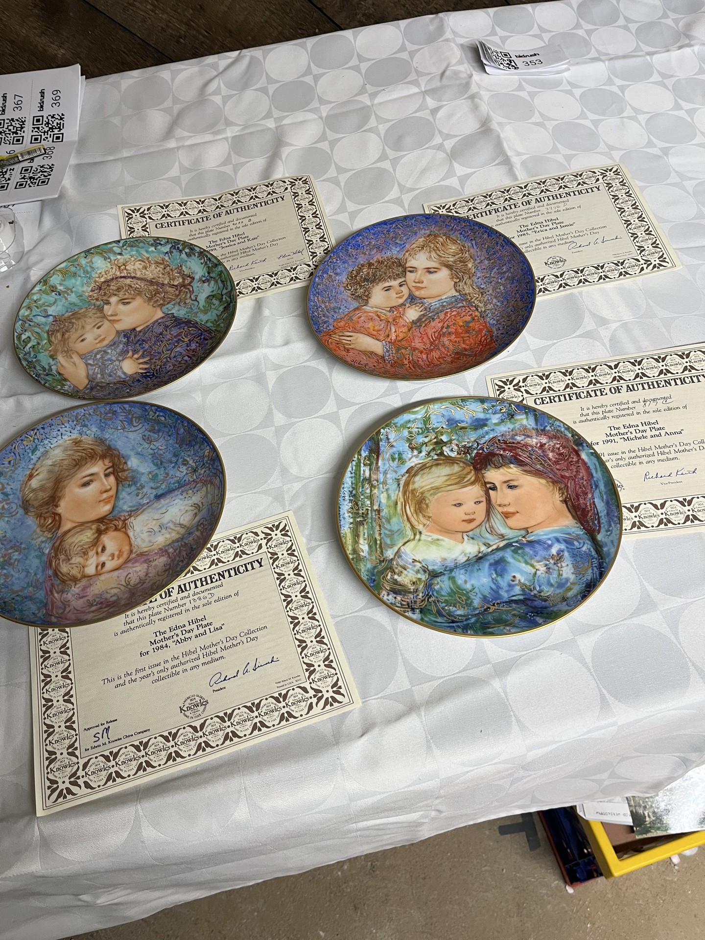 Hibel Mother's Day Plates – set of four with authentication certificates - image 1 of 2