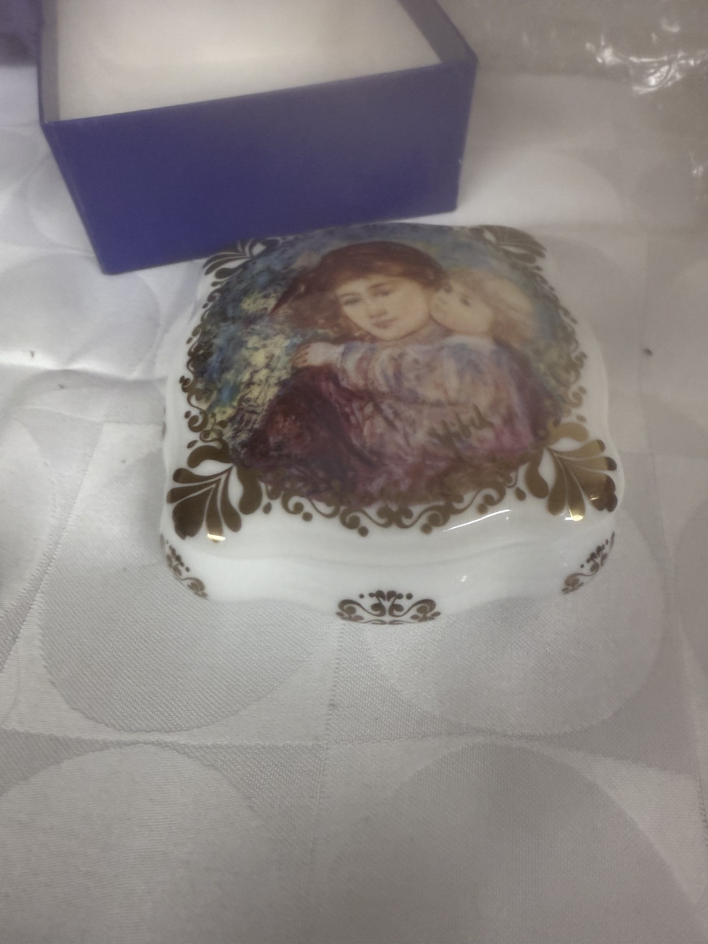 Hibel Porcelain Plate Collection with Diana and Greece tributes - image 13 of 21