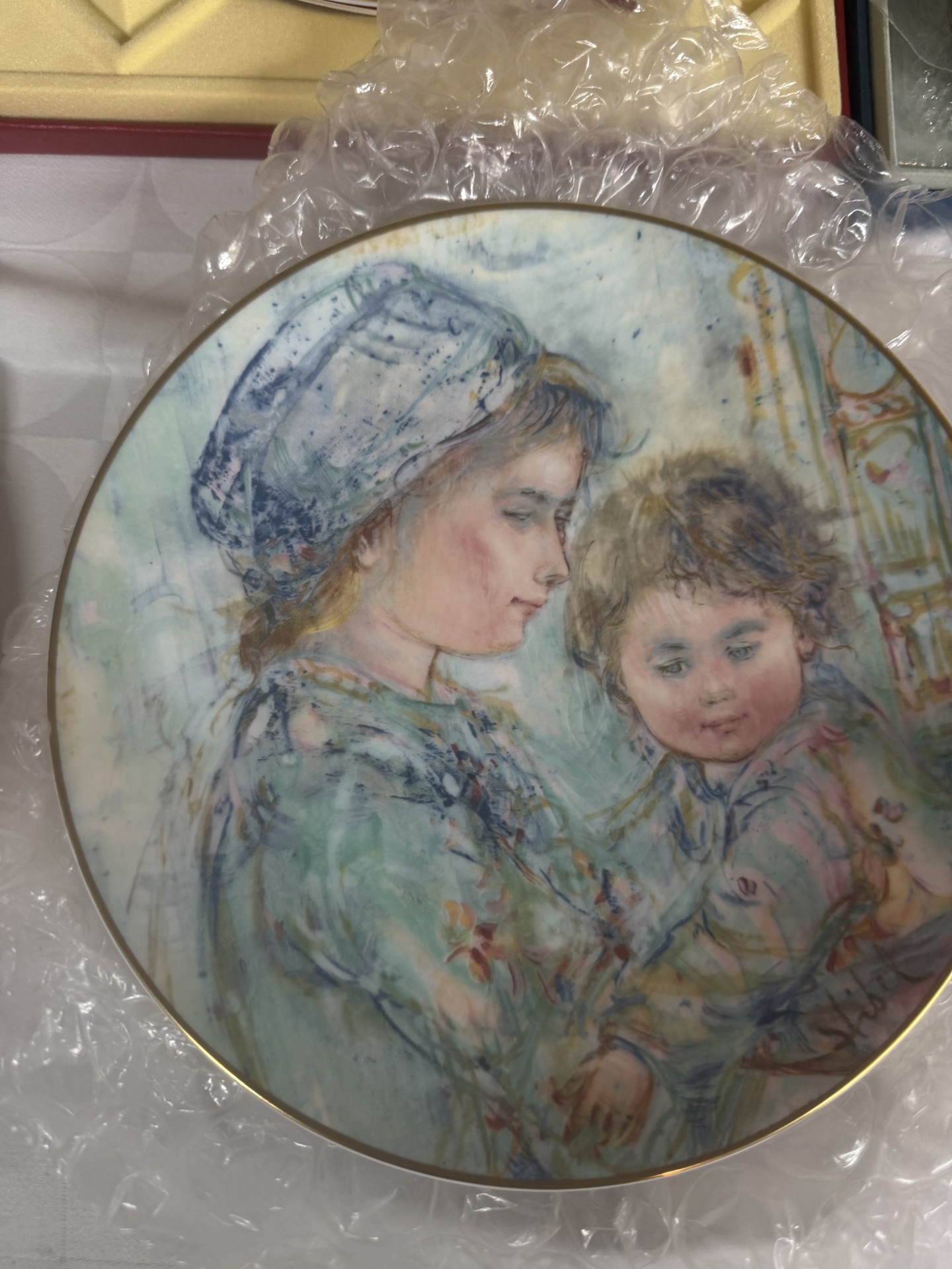 Edna Hibel Mother‑and‑Child Plates (Royal Doulton Collectors International) - image 2 of 12