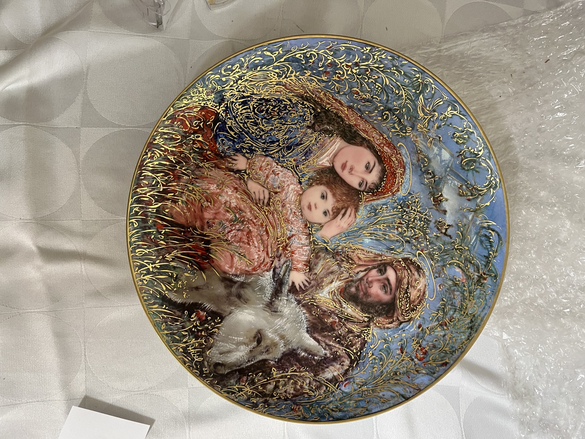 Two Hibel Christmas Plates - image 3 of 5