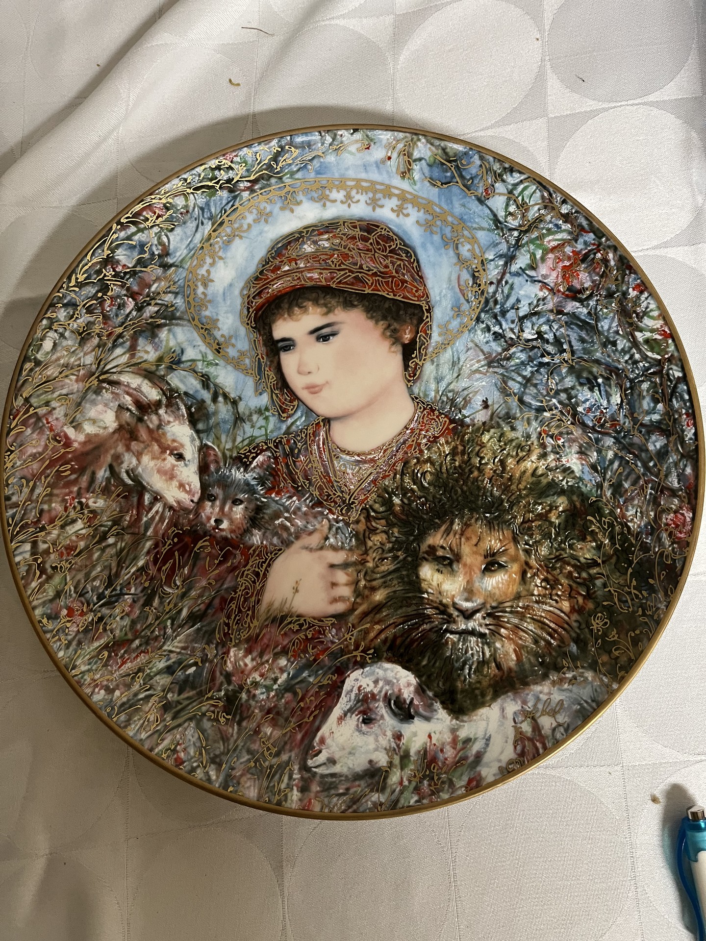 Two Hibel Christmas Plates - image 1 of 5