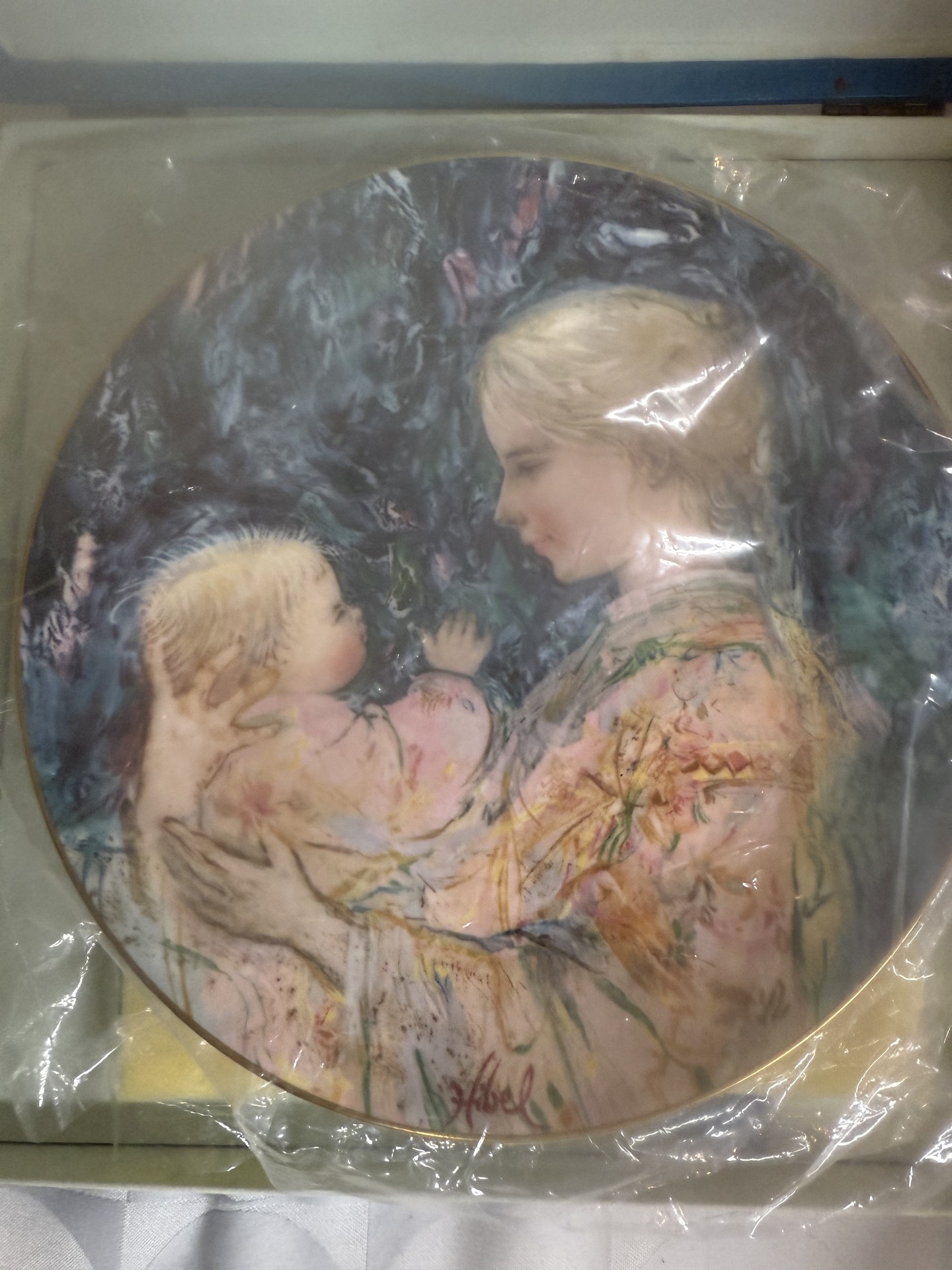 Royal Doulton Collectors International 'X and Child' mother‑and‑child porcelain plates - image 6 of 12